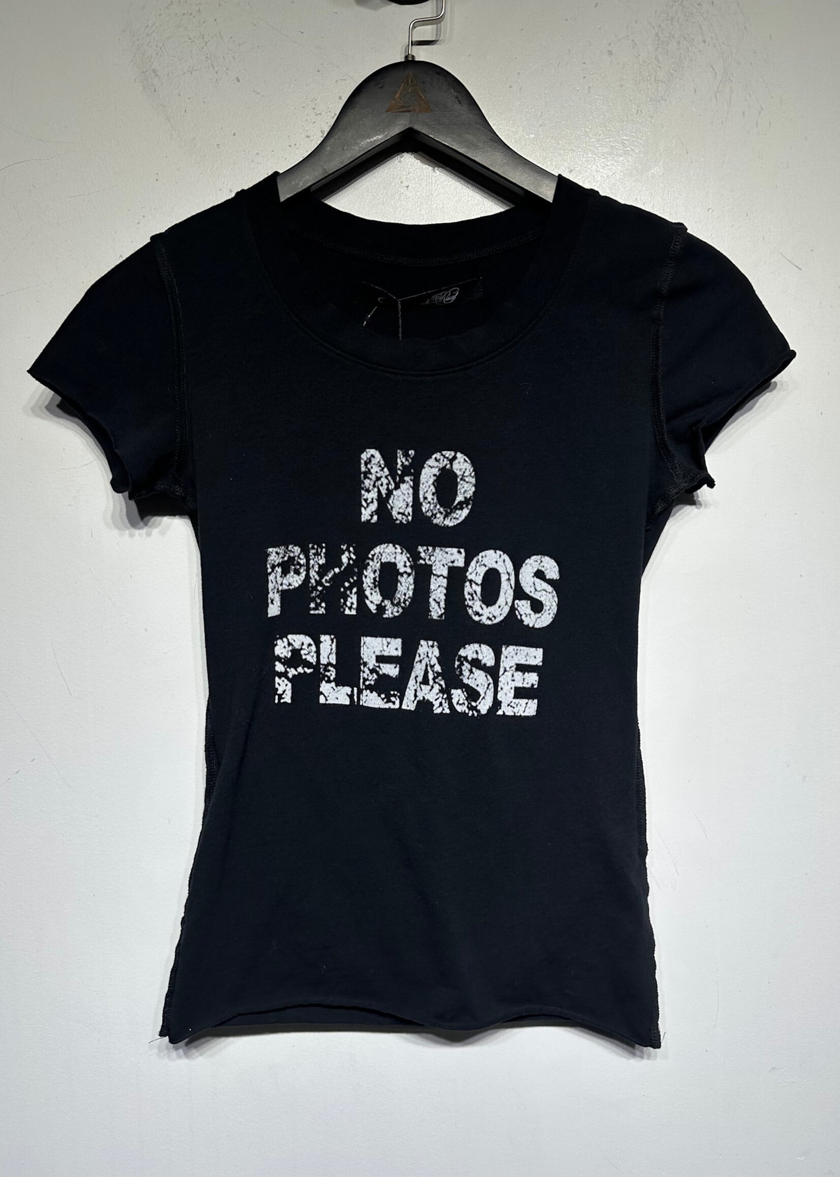 Handmade Rust No Photos Please Tee Fem XS