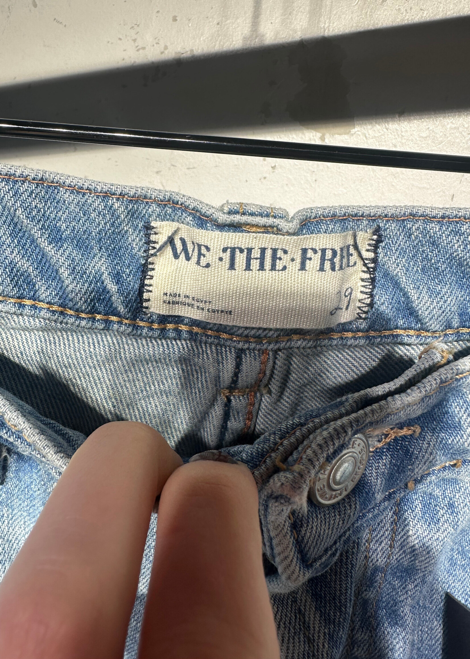 We The Free Barrell Leg Flared Lightwash Jeans 29