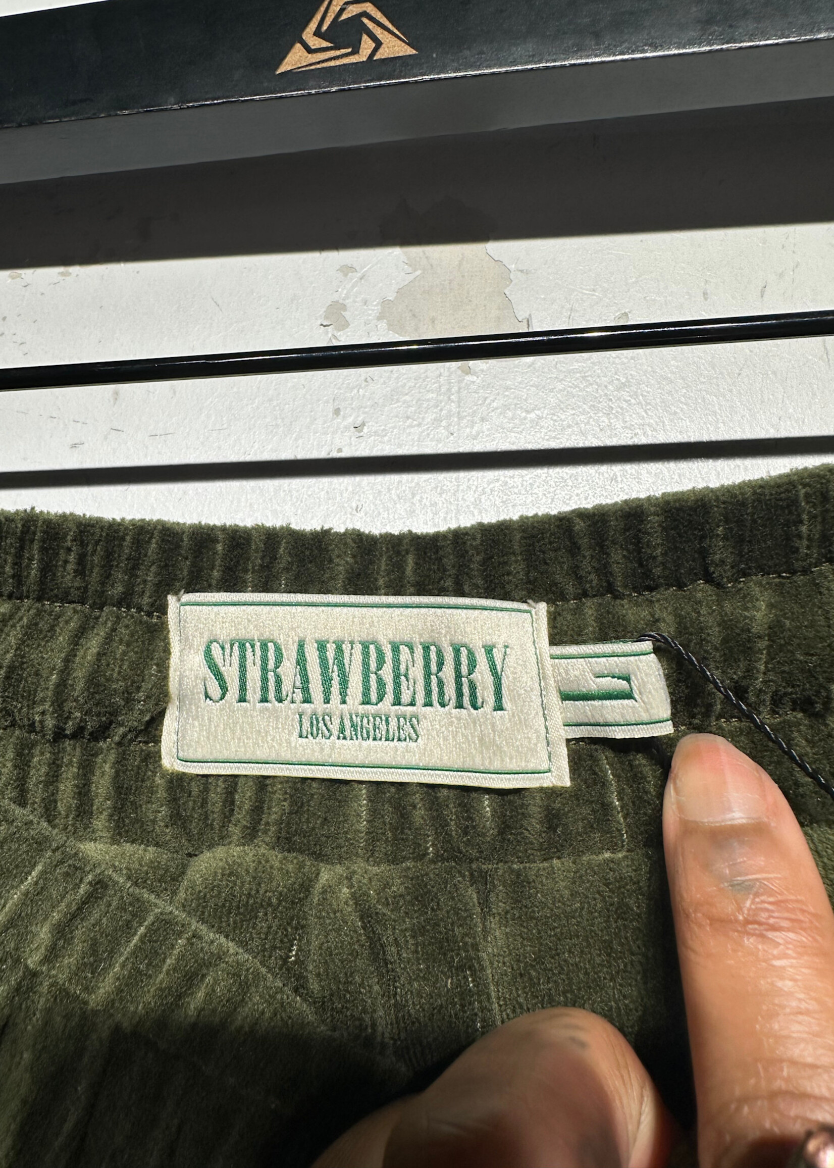 Strawberry LA Olive Green Sweats L/34