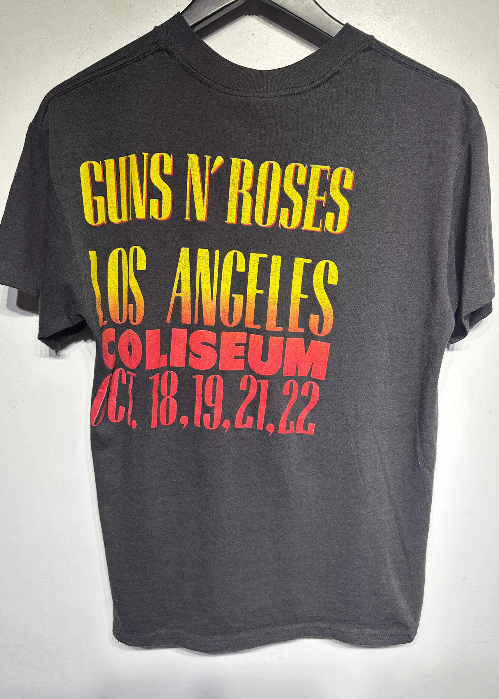 89 Guns N Roses LA Colliseum Tee L AS IS