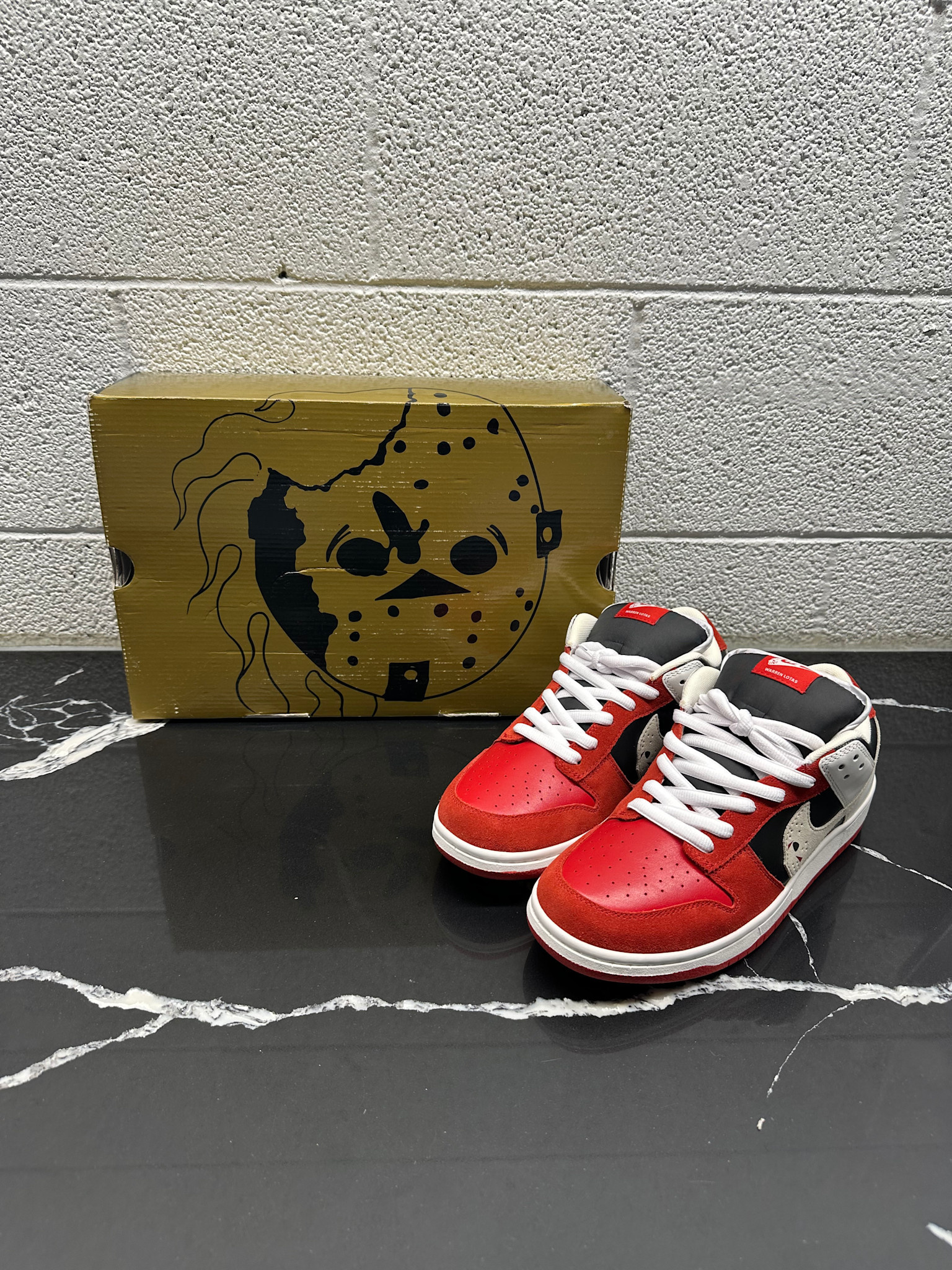 DS Warren Lotas Jason Dunk Masc 9 - ALT REBEL