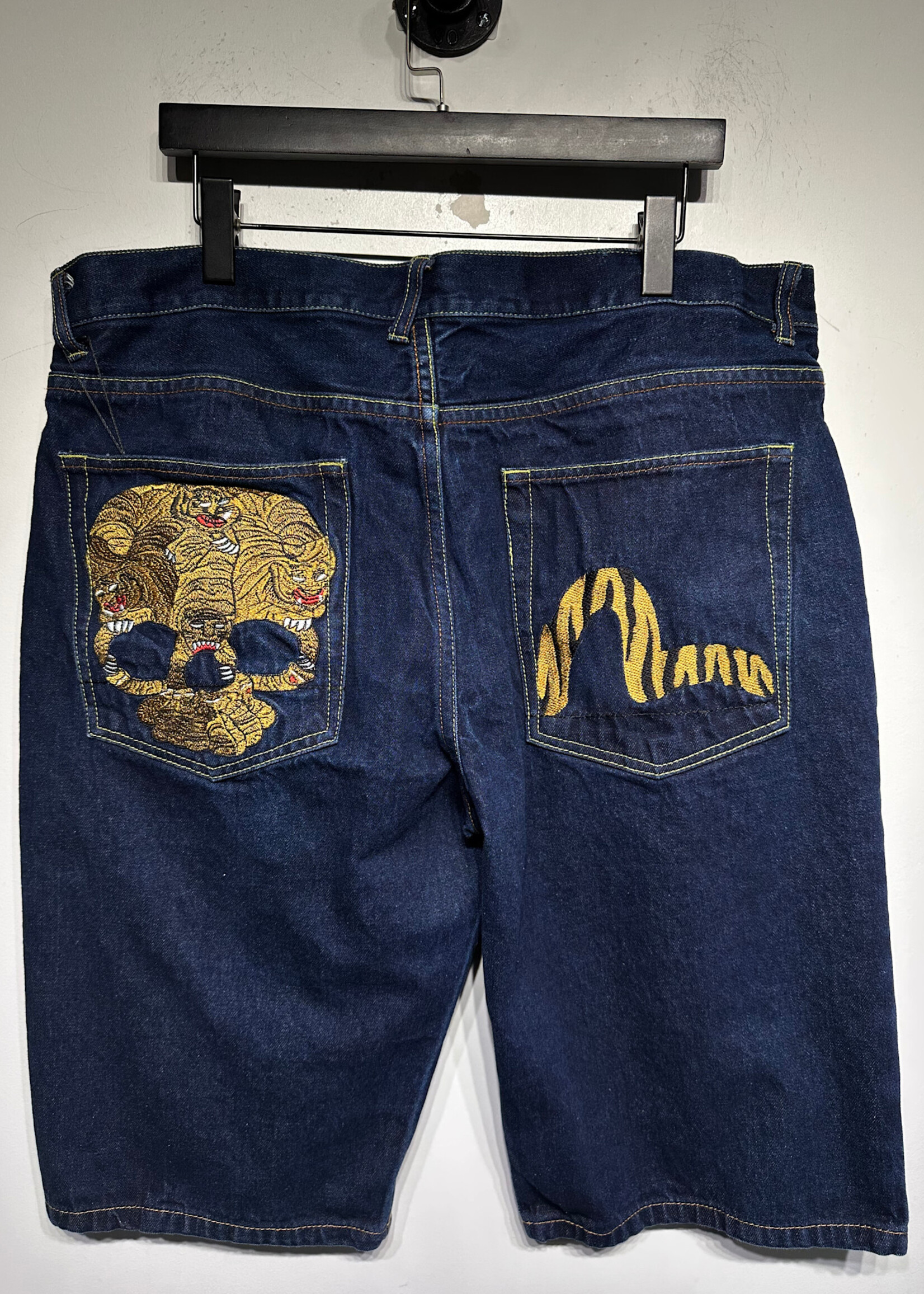 Evisu Tiger Embroidered Denim Shorts Masc 40
