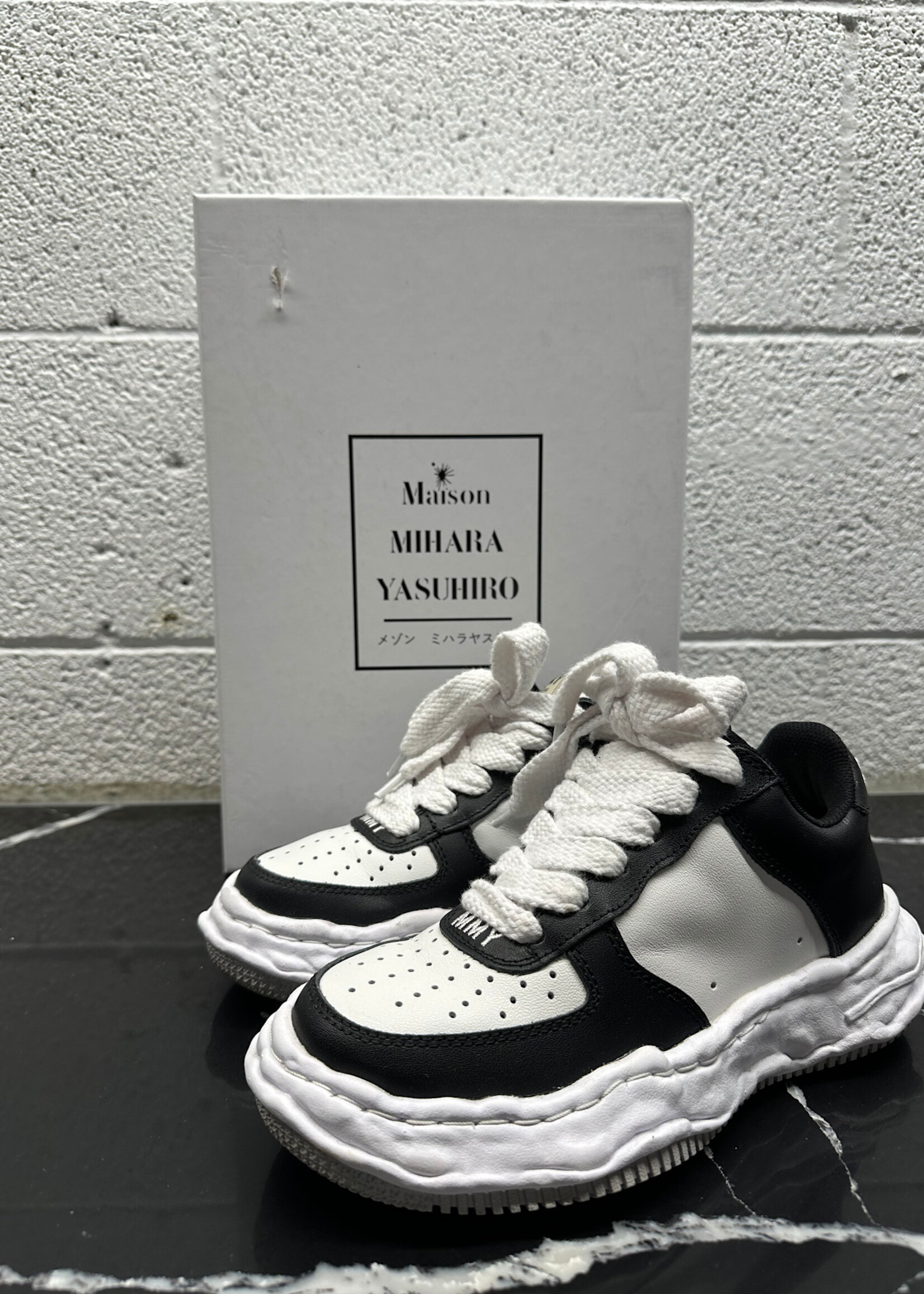 Maison Mihara 'Wayne' Black/White Sneakers Fem 6