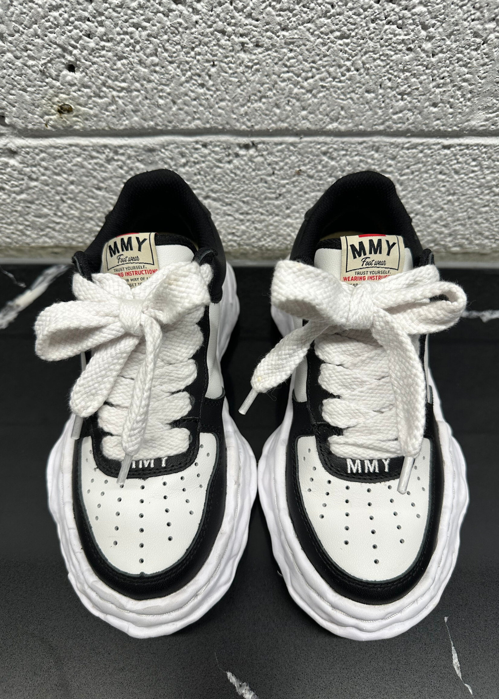 Maison Mihara 'Wayne' Black/White Sneakers Fem 6