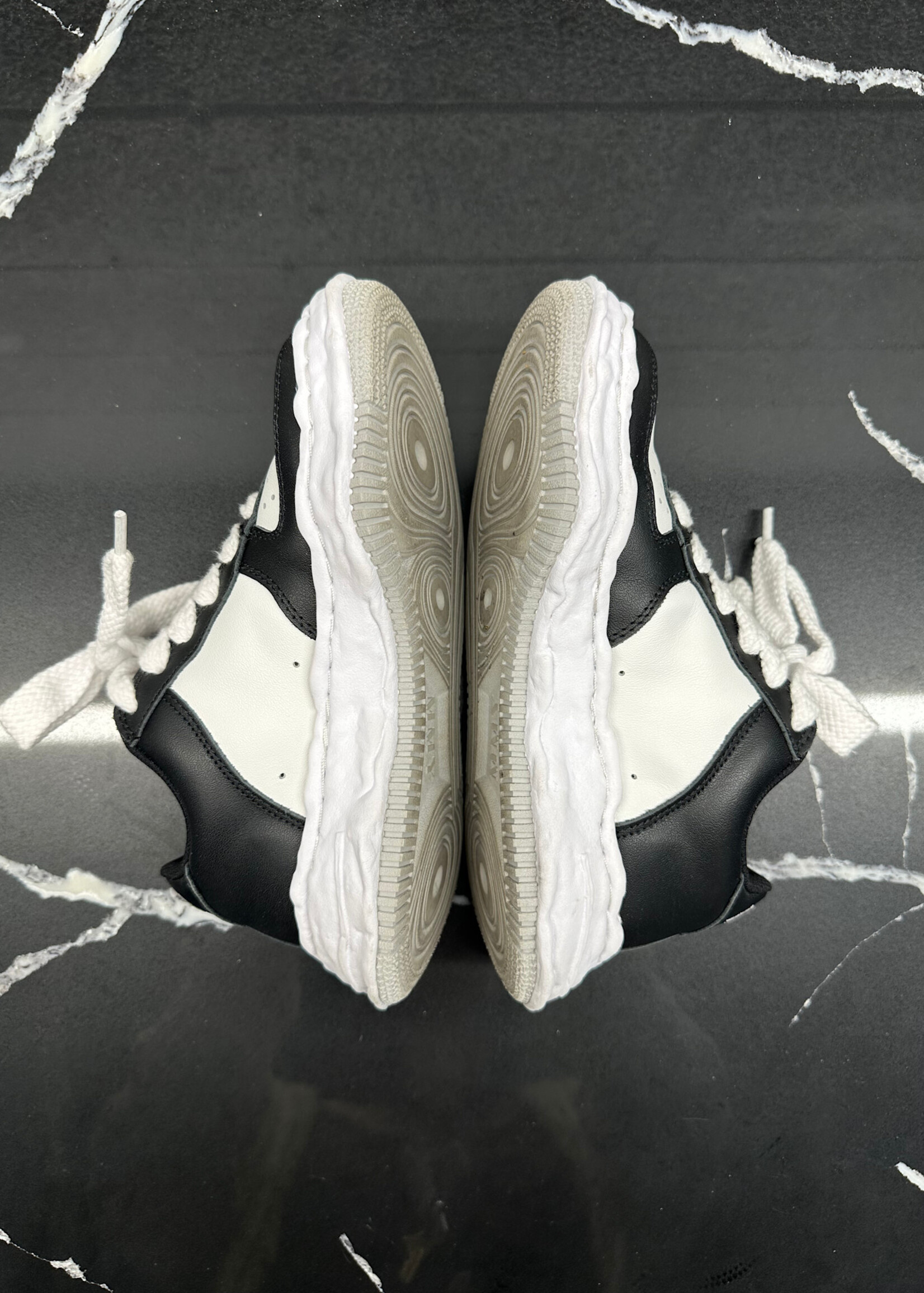 Maison Mihara 'Wayne' Black/White Sneakers Fem 6