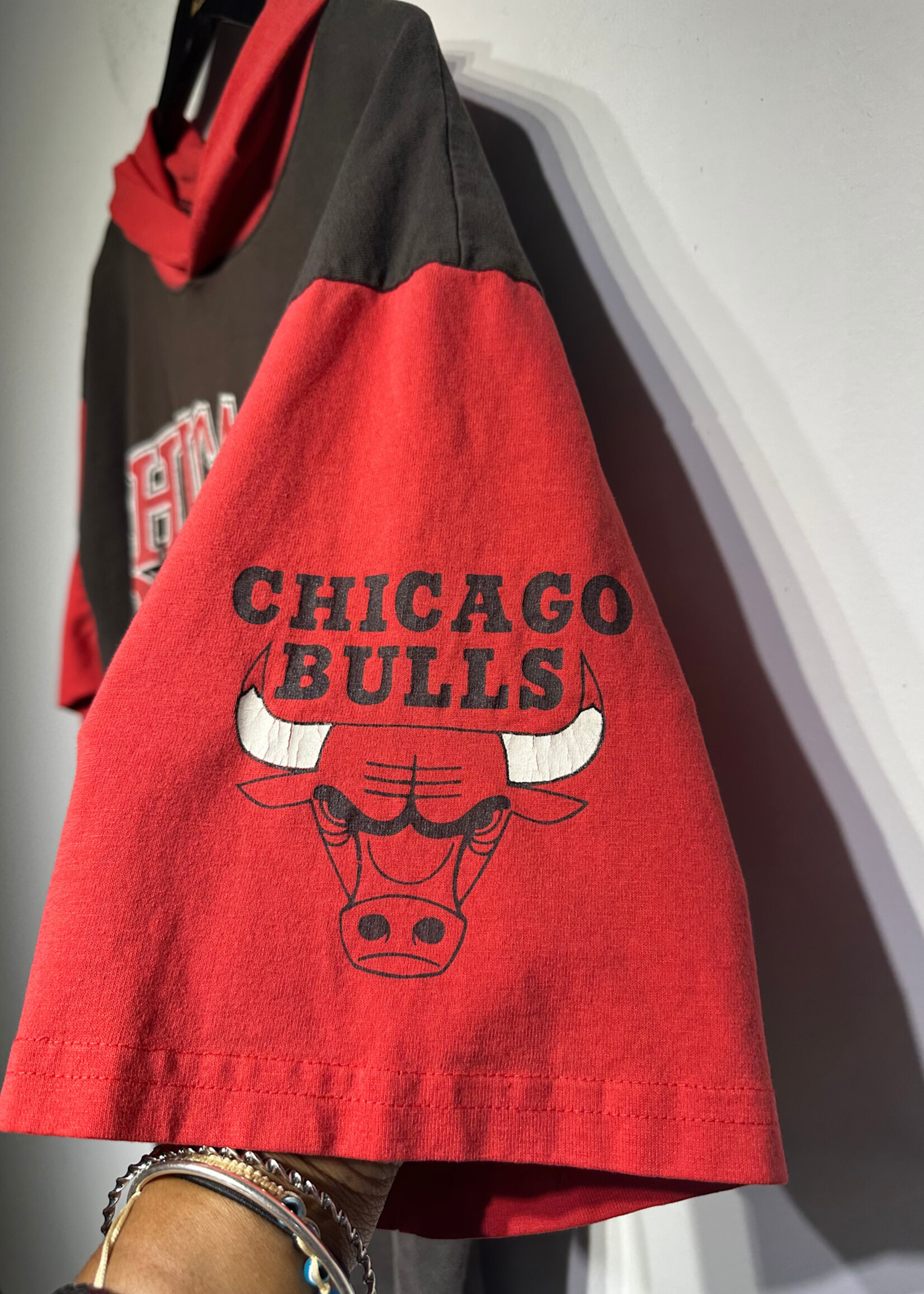 Chicago Bulls Vintage Black/Red SS Hoodie Tee XL