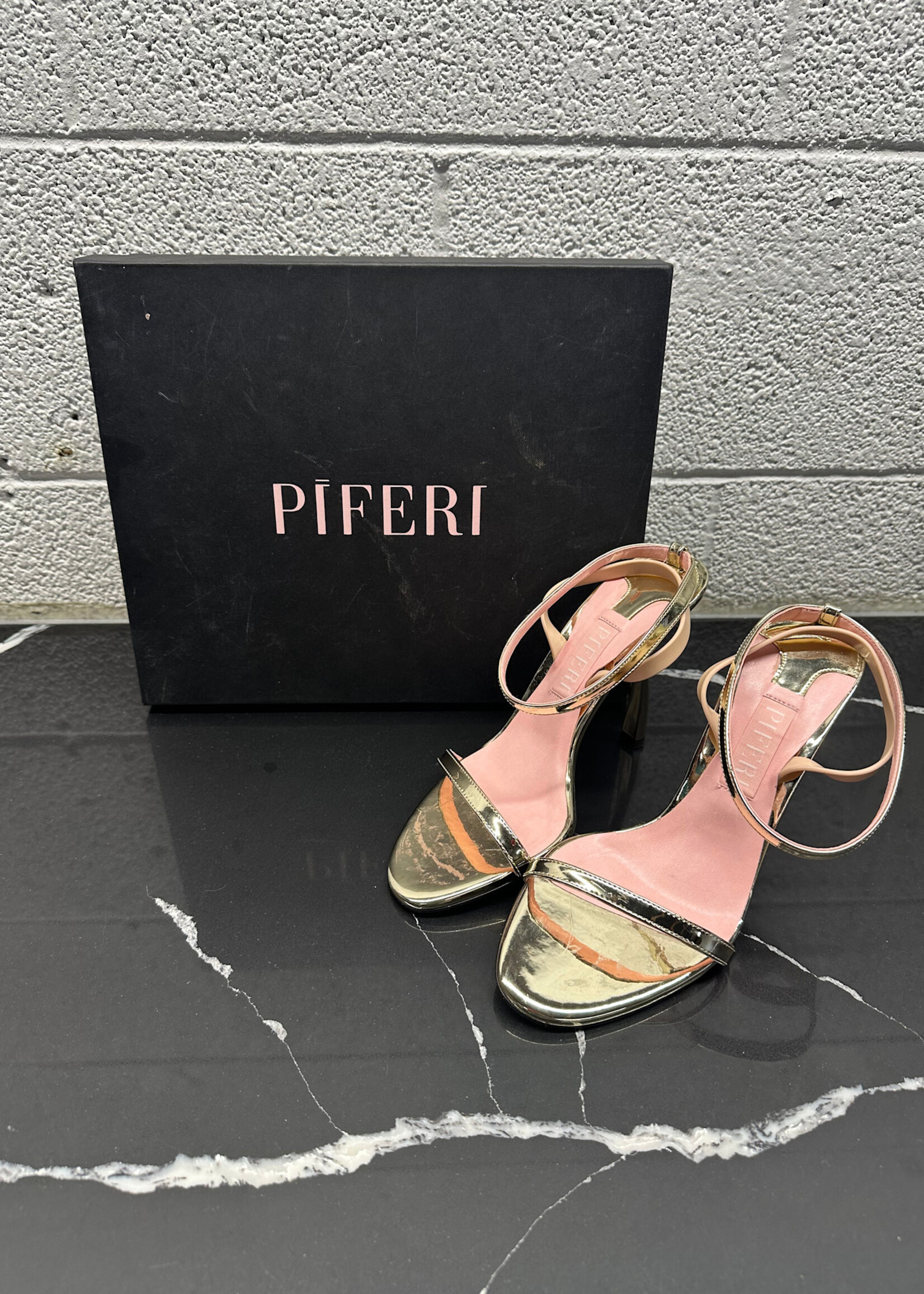 Piferi Gold Pumps Fem 9  (Retail: $300+)