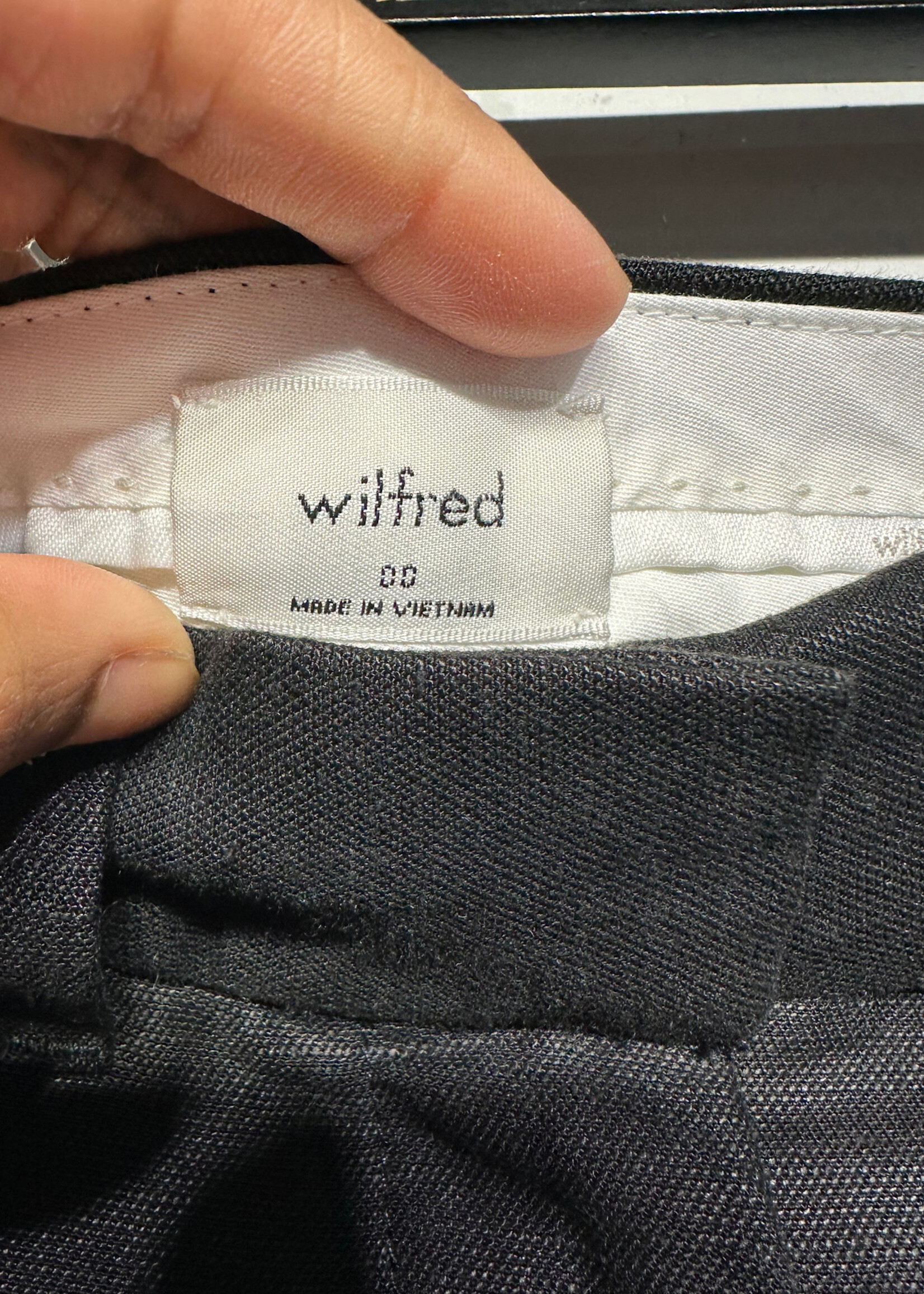 Wilfred NWT Black Linen Pleated Trouser 24