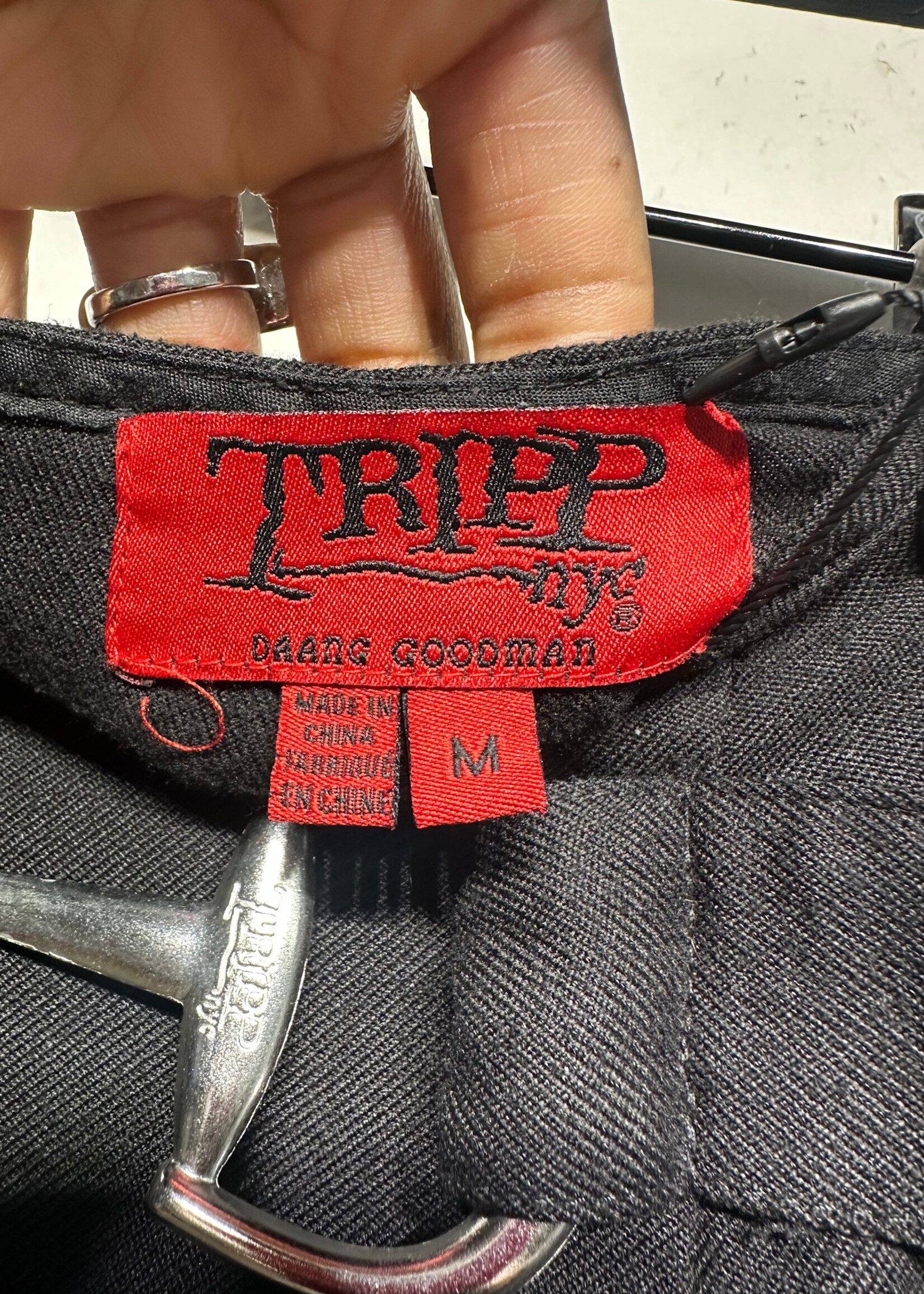 Tripp NYC Black Silver Clasp Skirt Fem 28"