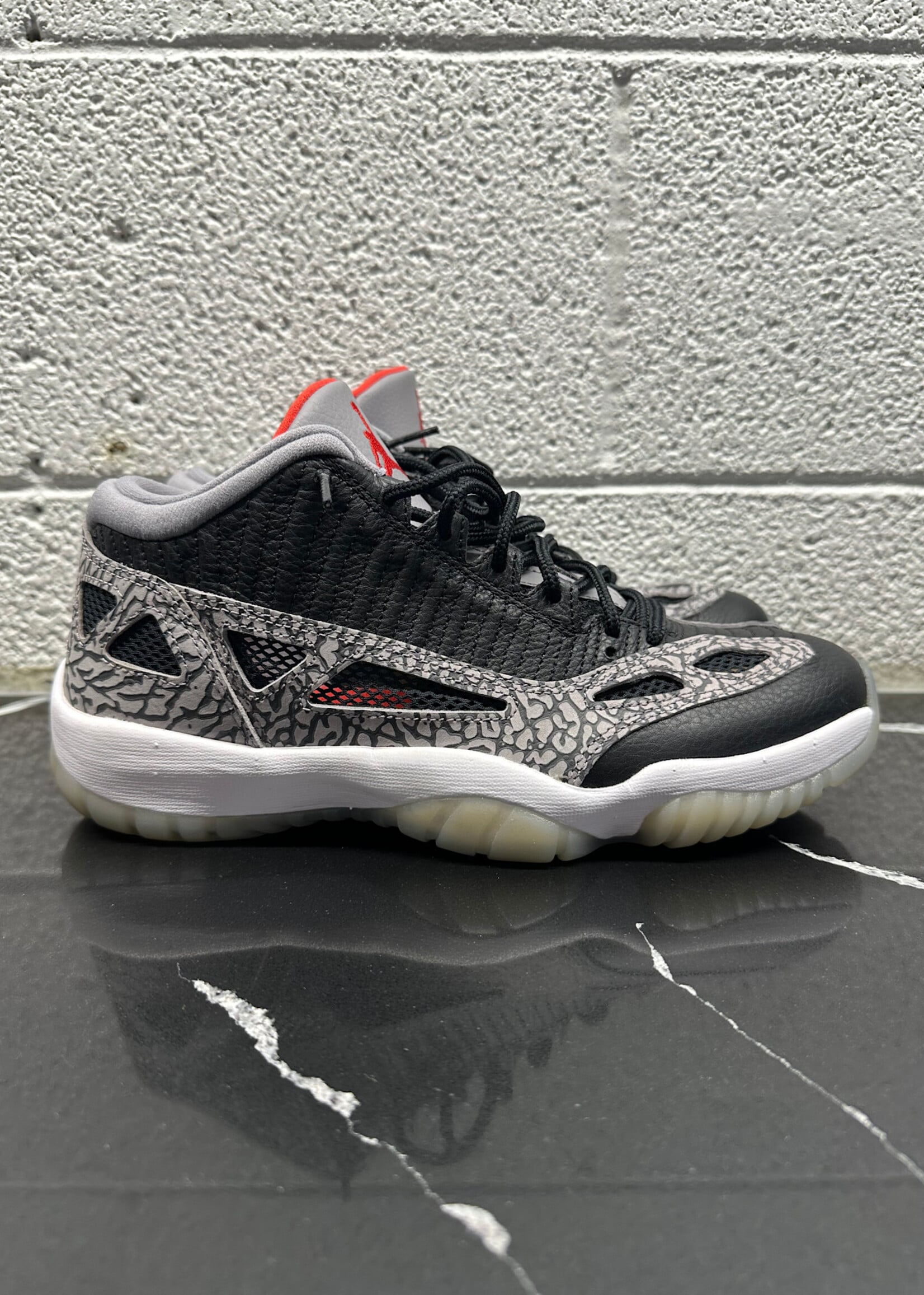 Nike Air jordan 11 Low IE Black Cement Masc 9