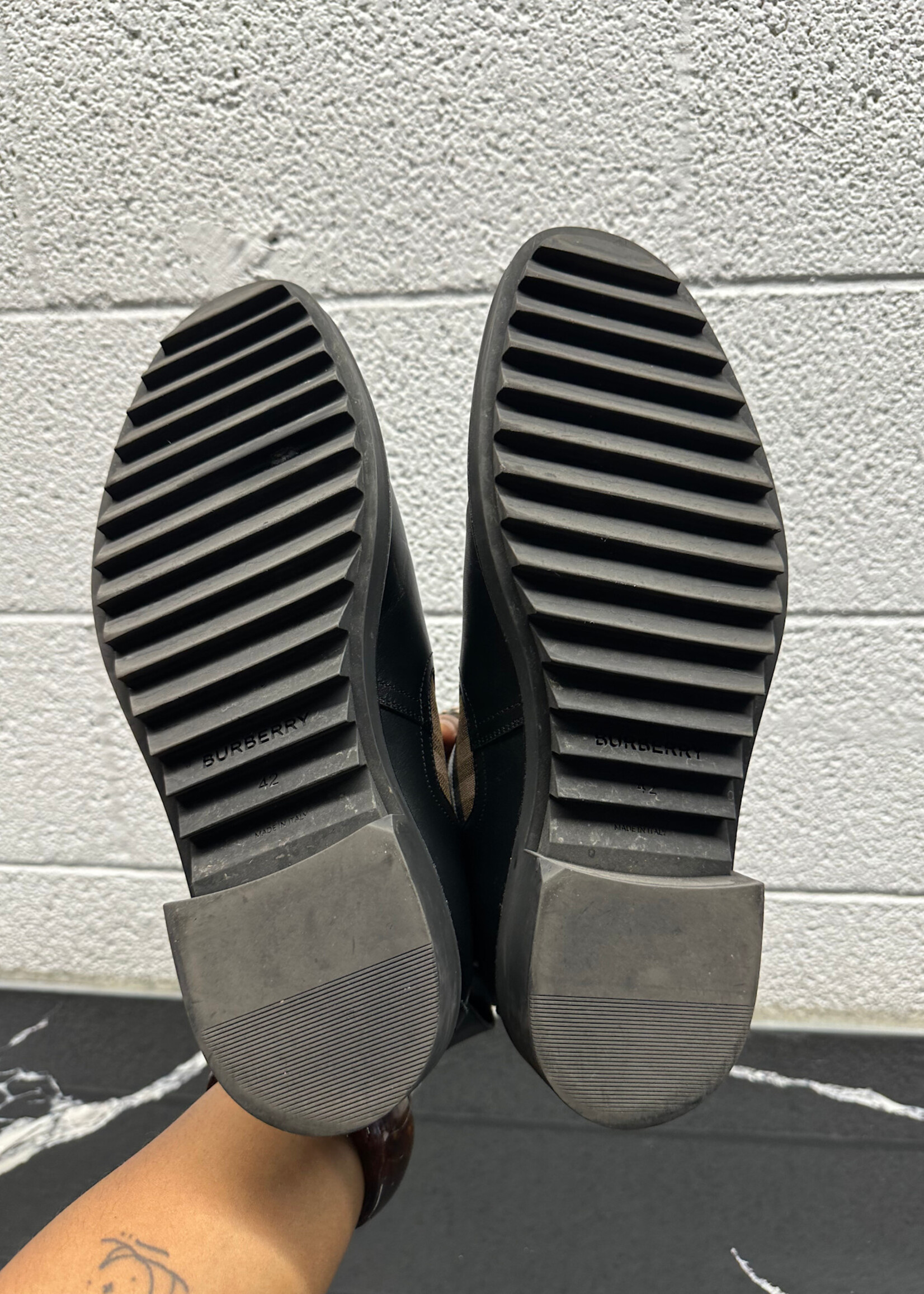 Burberry Pembroke Checked Ankle Boot 8.5 Masc