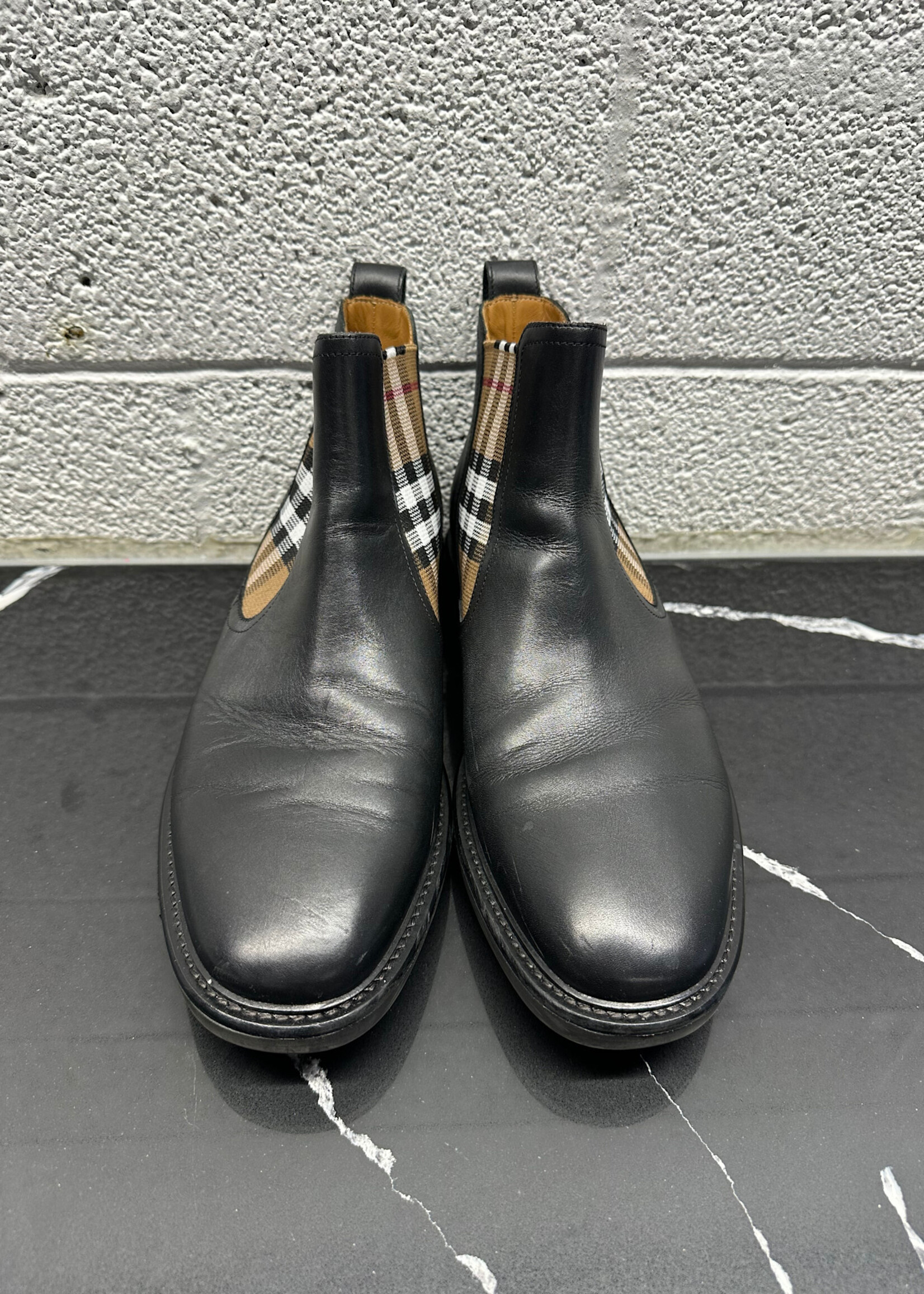 Burberry Pembroke Checked Ankle Boot 8.5 Masc