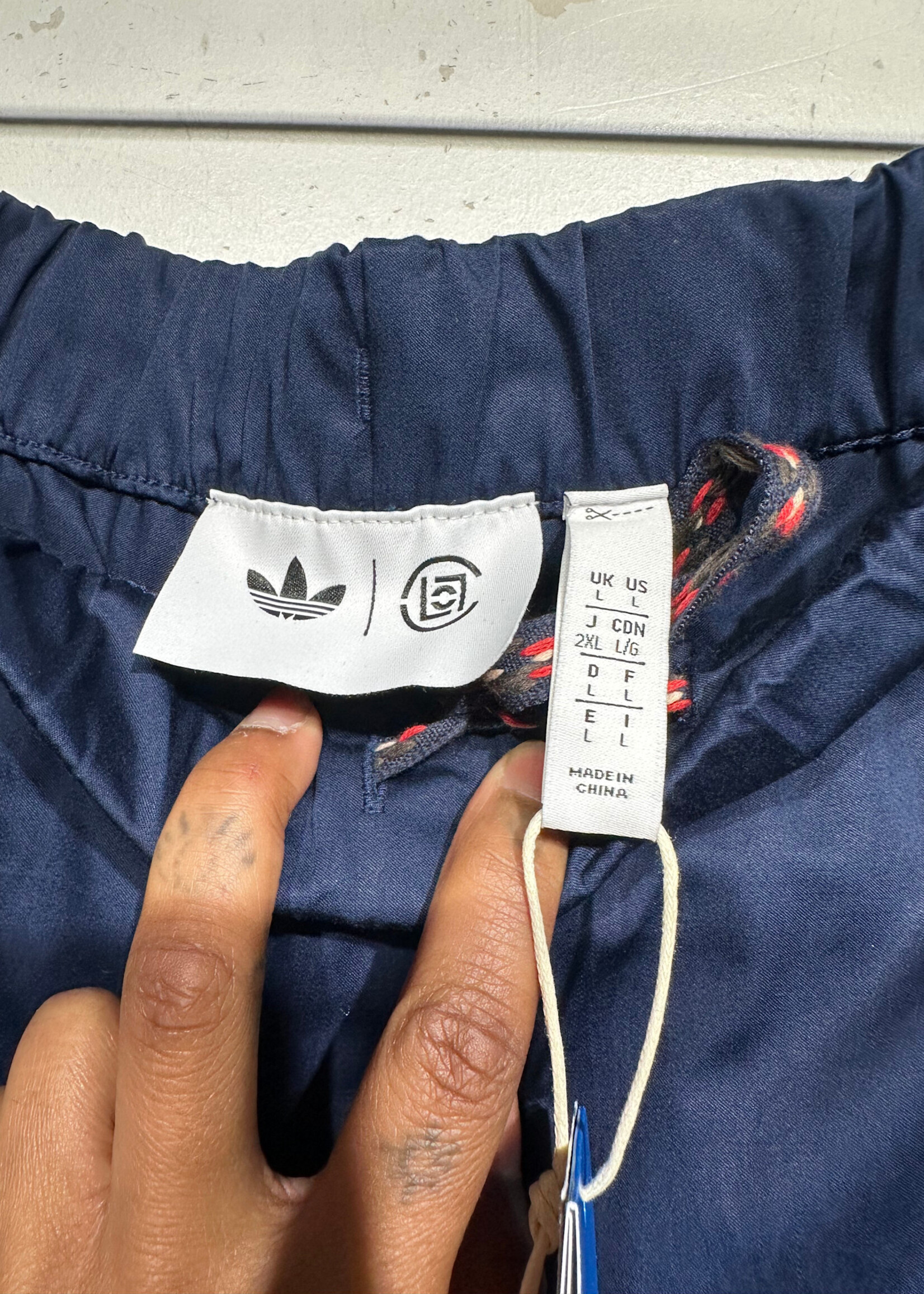 Adidas Clot NWT Navy Emboidered Shorts 32 Unisex