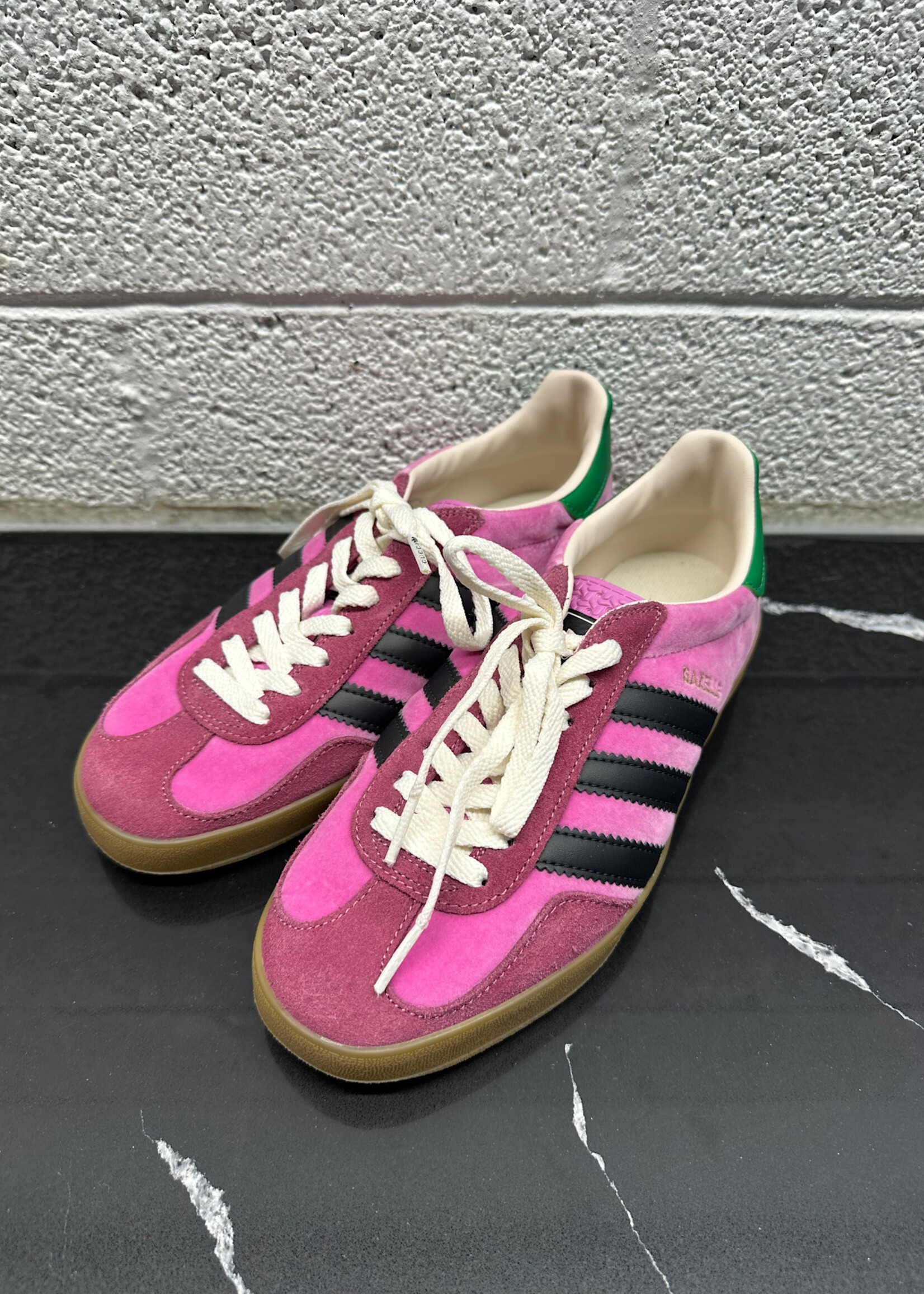 Gucci x Adidas Gazelle Pink Fem 6.5