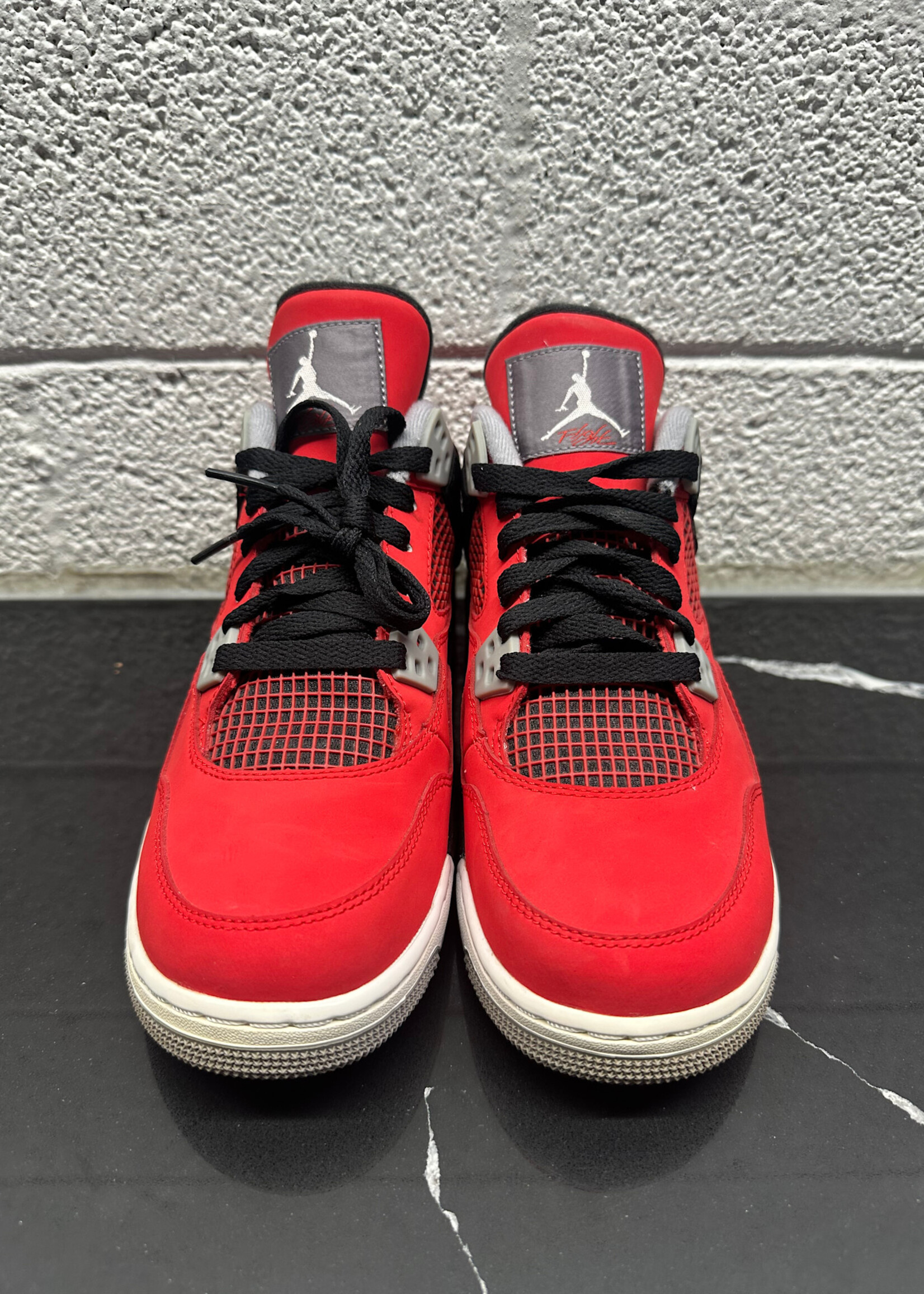 Jordan 4 Toro Fem 8