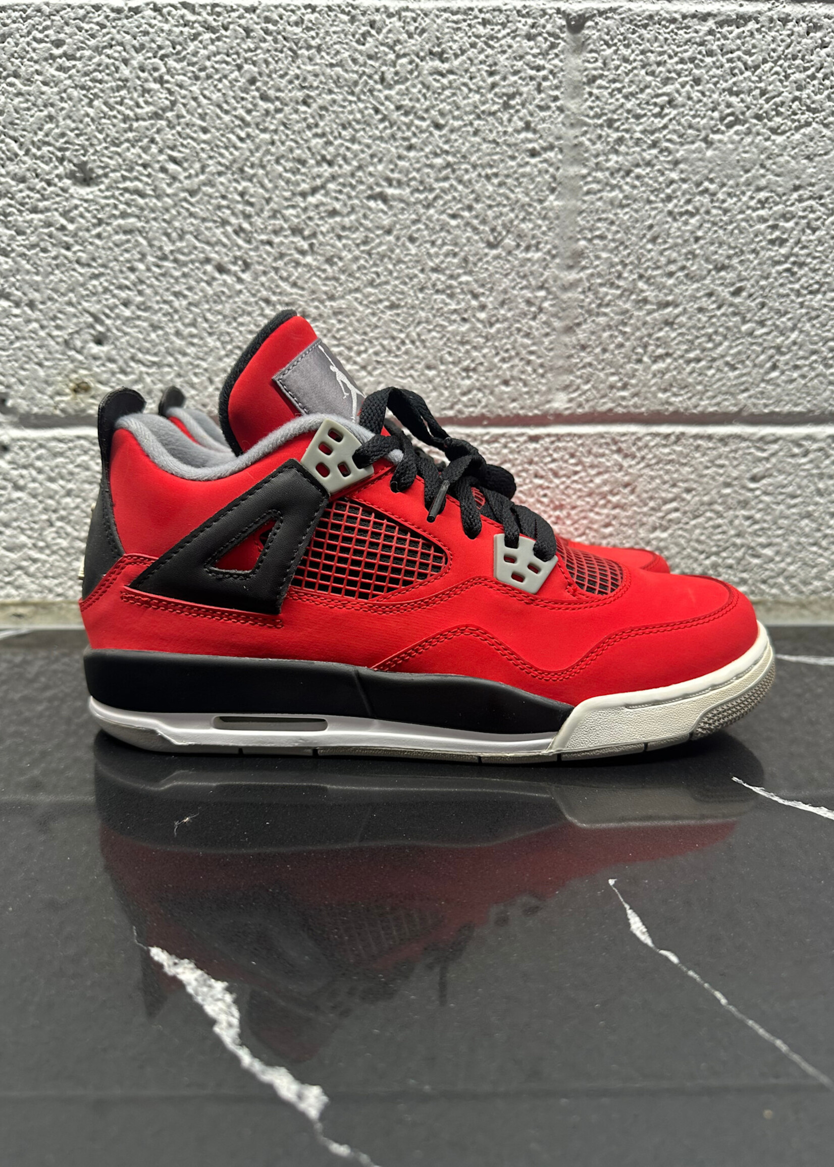 Jordan 4 Toro Fem 8