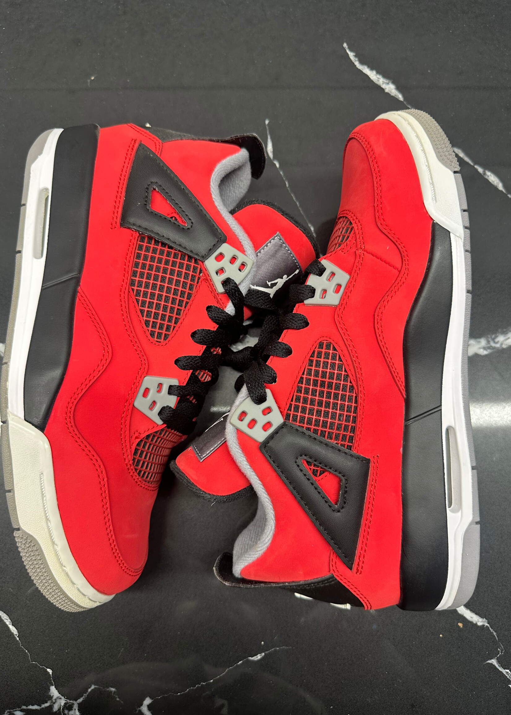 Jordan 4 Toro Fem 8