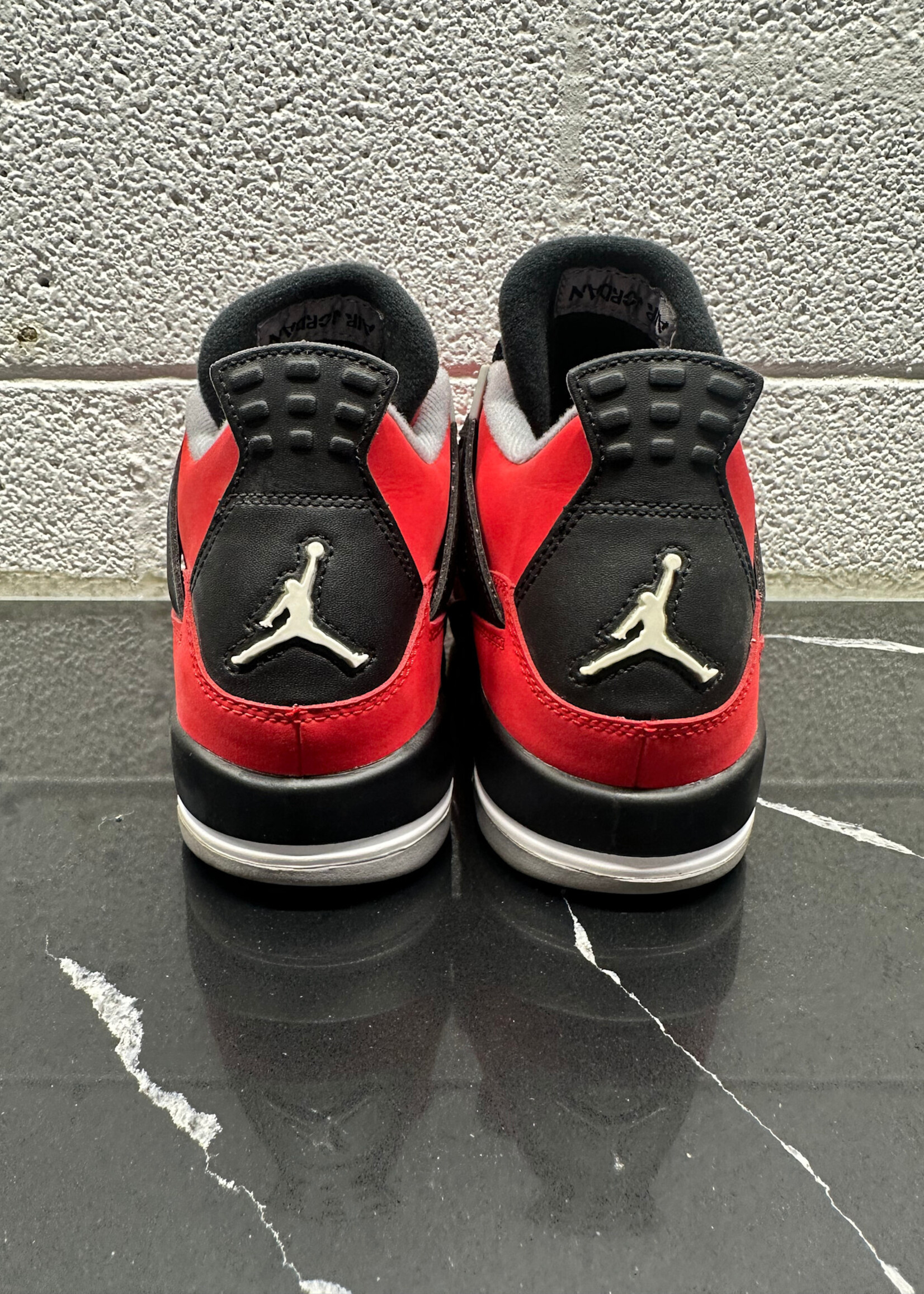 Jordan 4 Toro Fem 8