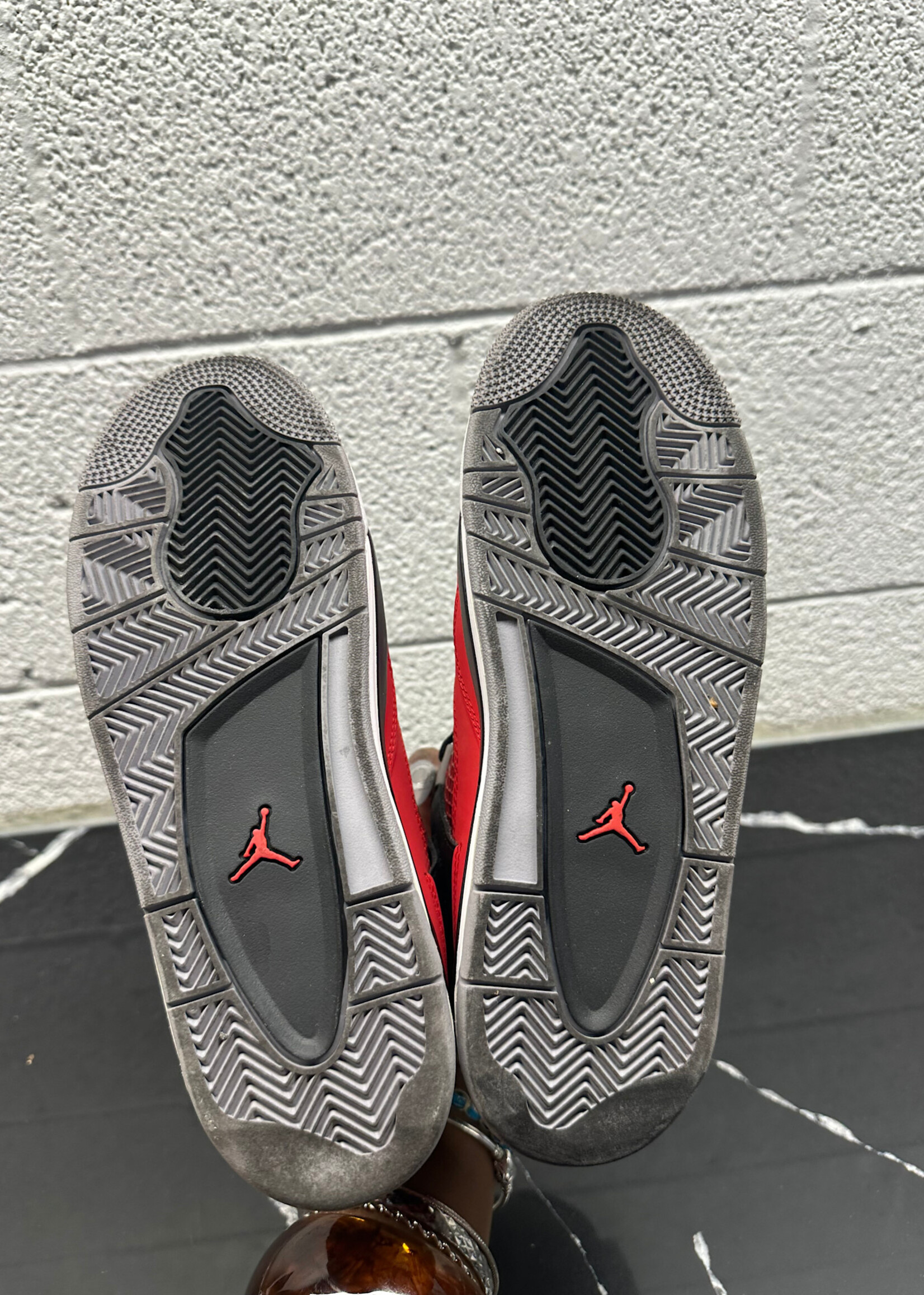 Jordan 4 Toro Fem 8