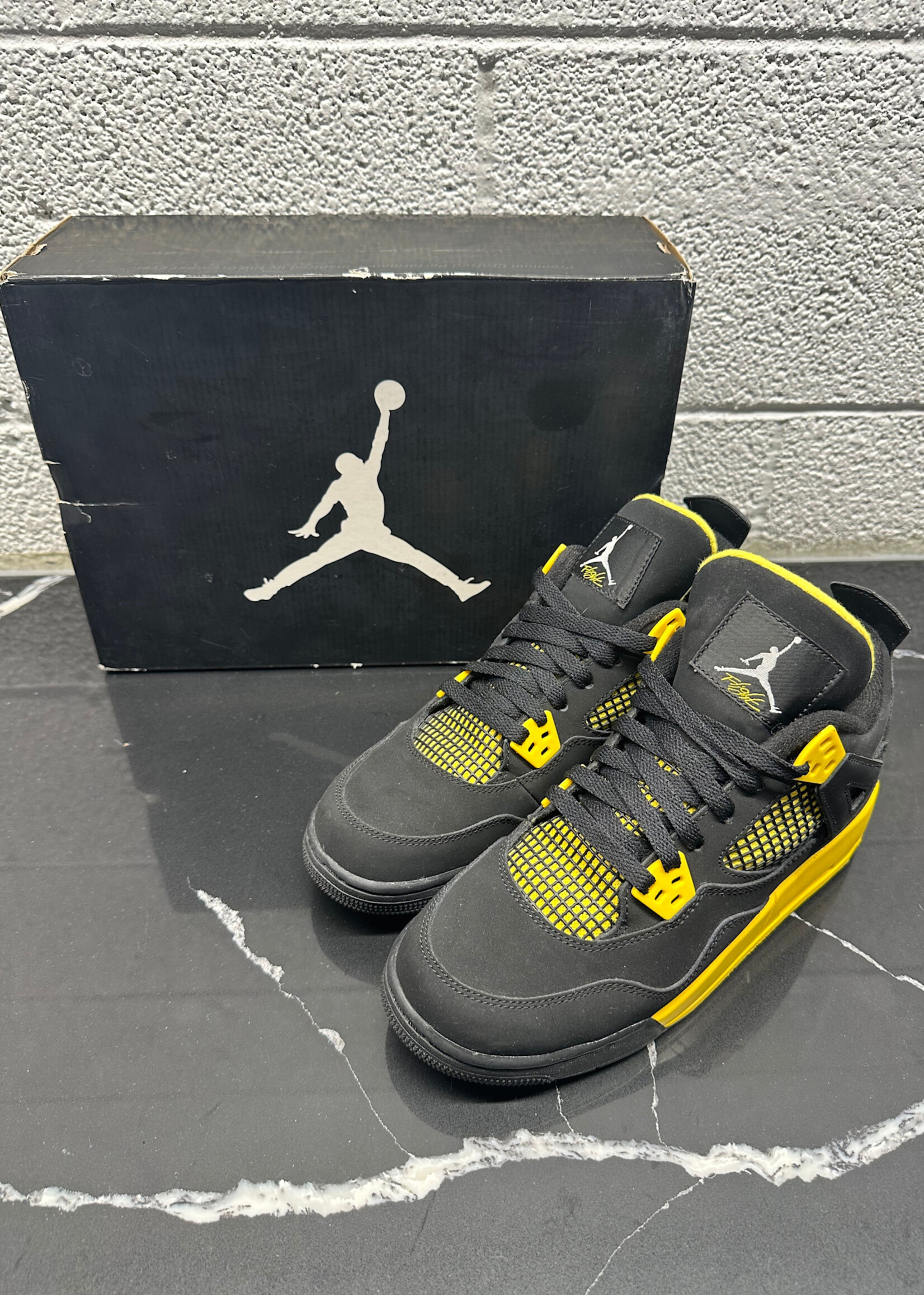 Jordan 4 Thunder Fem 8