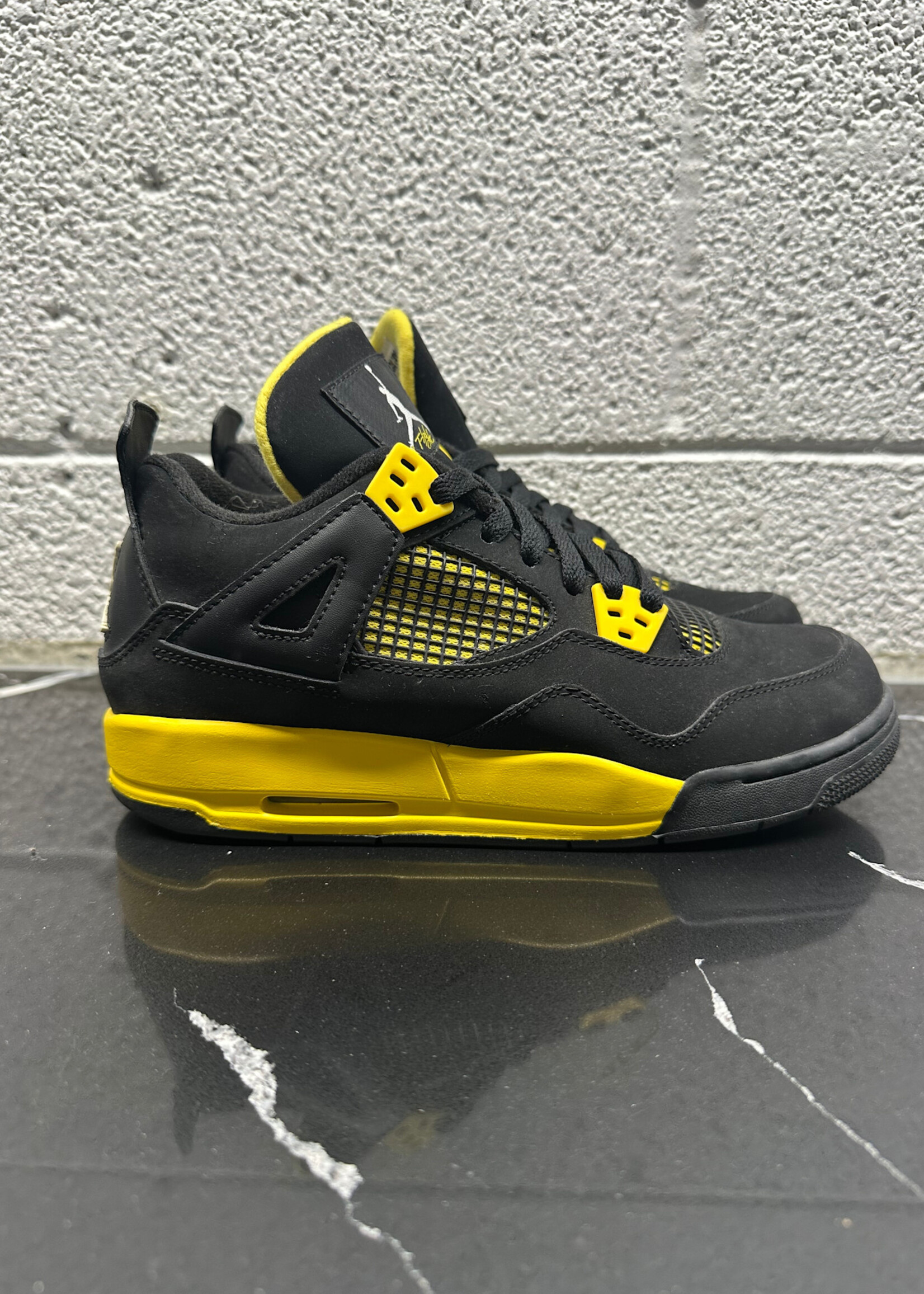 Jordan 4 Thunder Fem 8