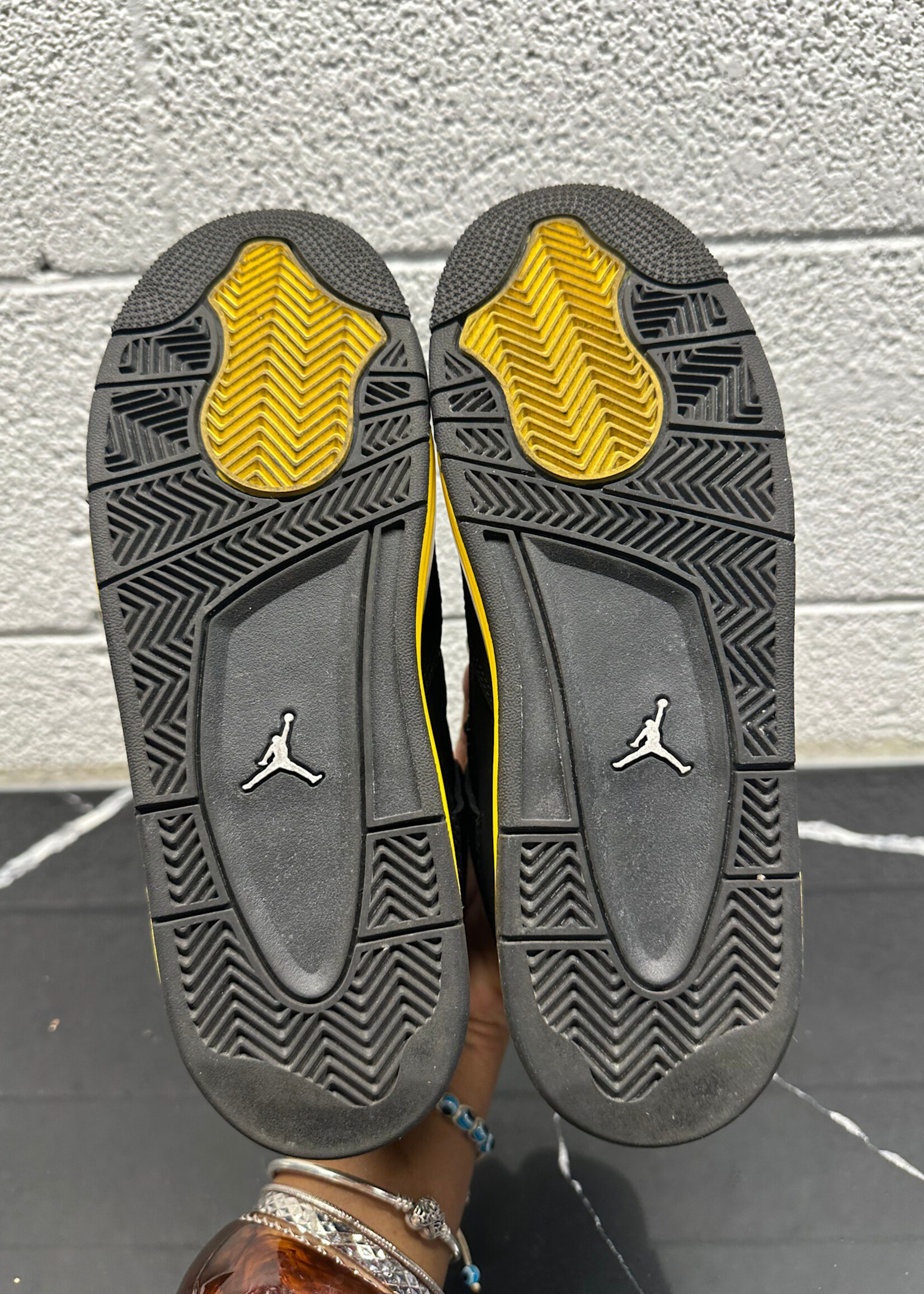 Jordan 4 Thunder Fem 8