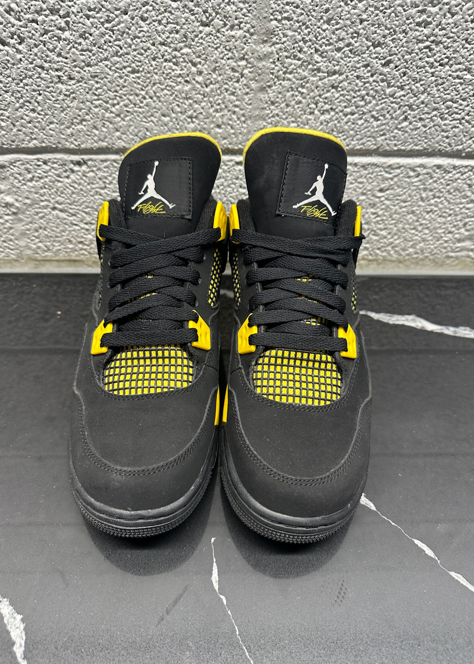 Jordan 4 Thunder Fem 8