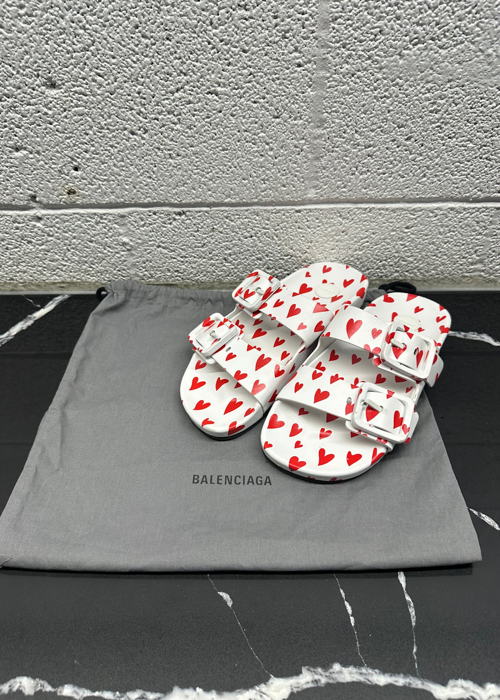 Balenciaga White Red Heart Slides 7.5 Fem AS IS