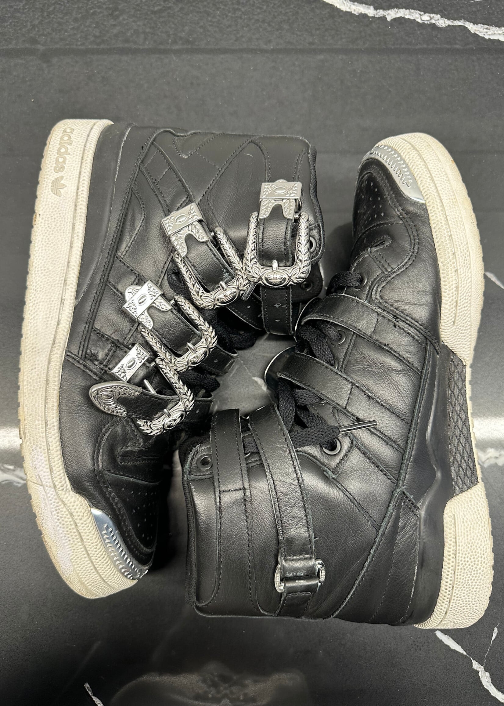 Jeremy Scott Adidas Black Buckle Hi Top Masc 10 AS IS