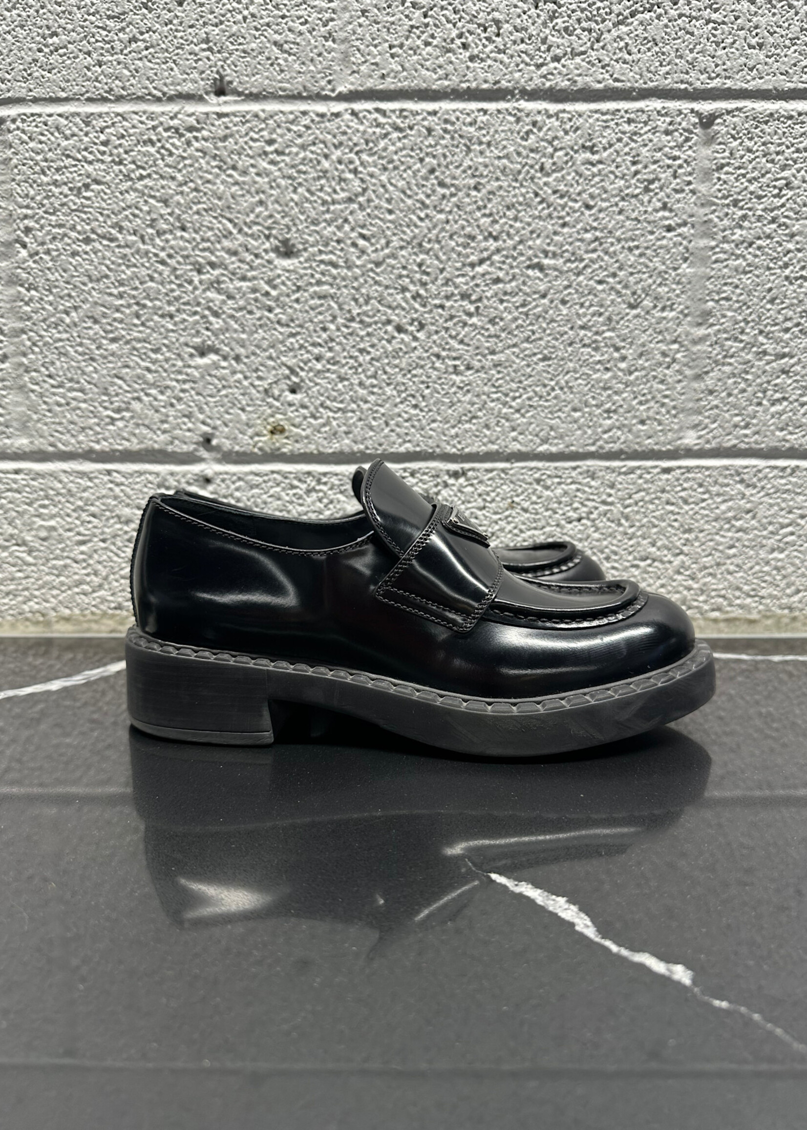 Prada Choclate Loafers Black Fits Fem 6.5