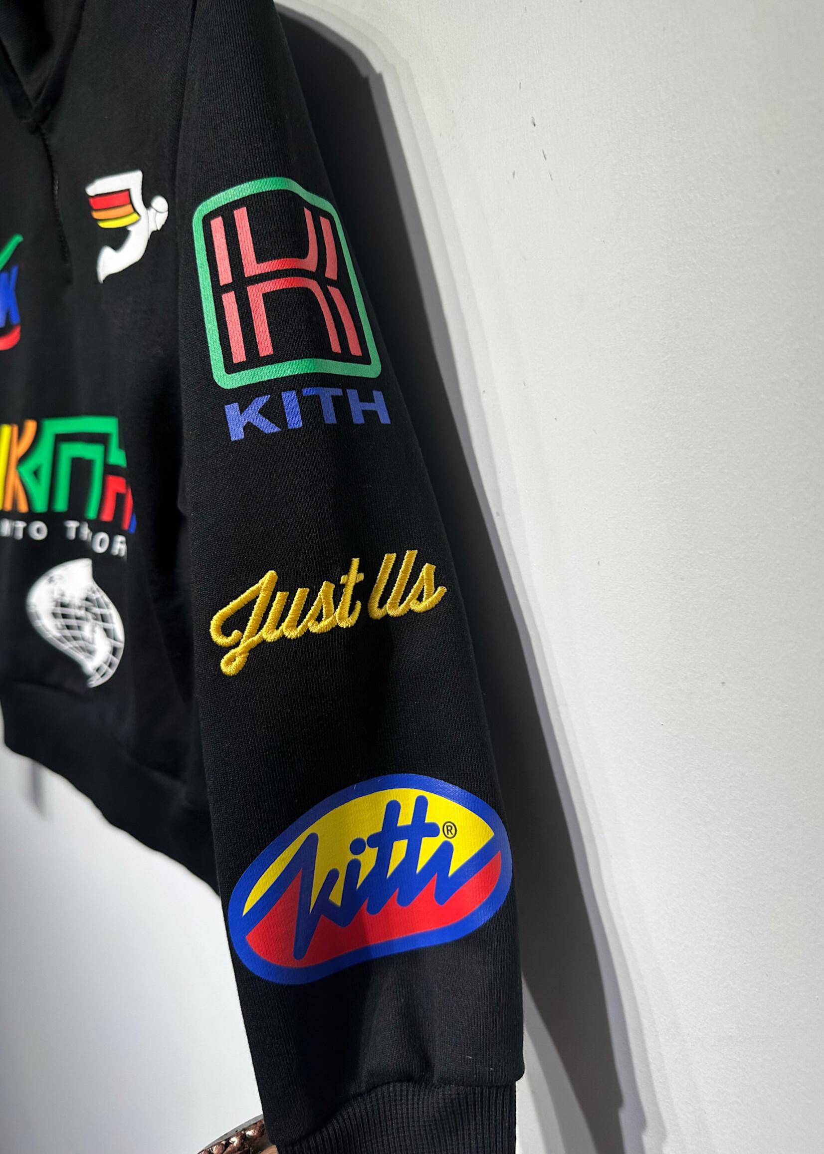 Kith NWT NY To The World Q Zip Youth S
