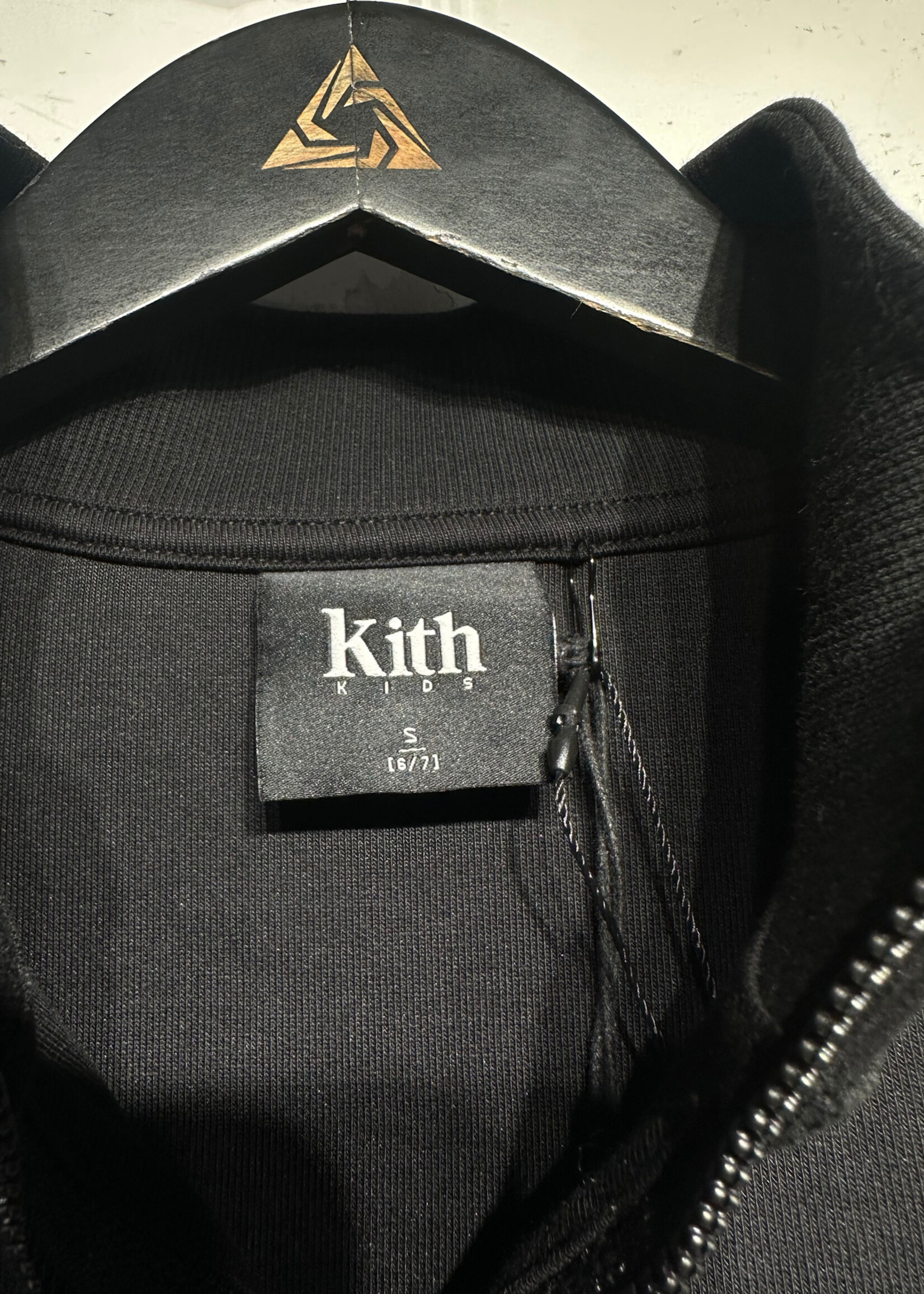 Kith NWT NY To The World Q Zip Youth S