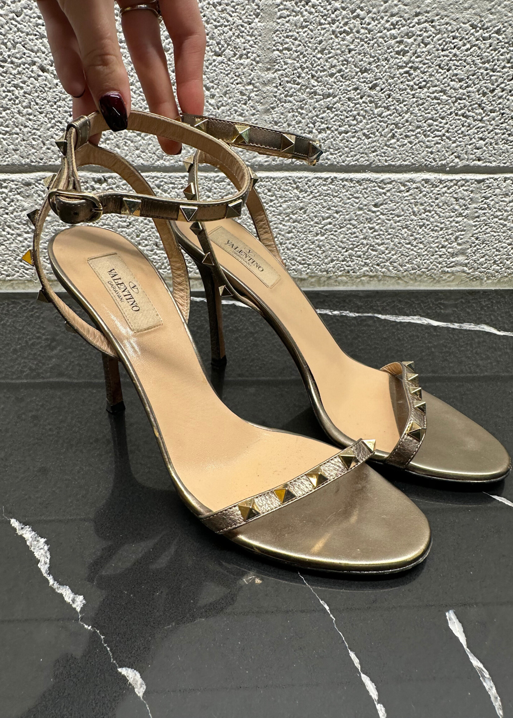 Valentino Studded Gold Heels Fem 39/6.5