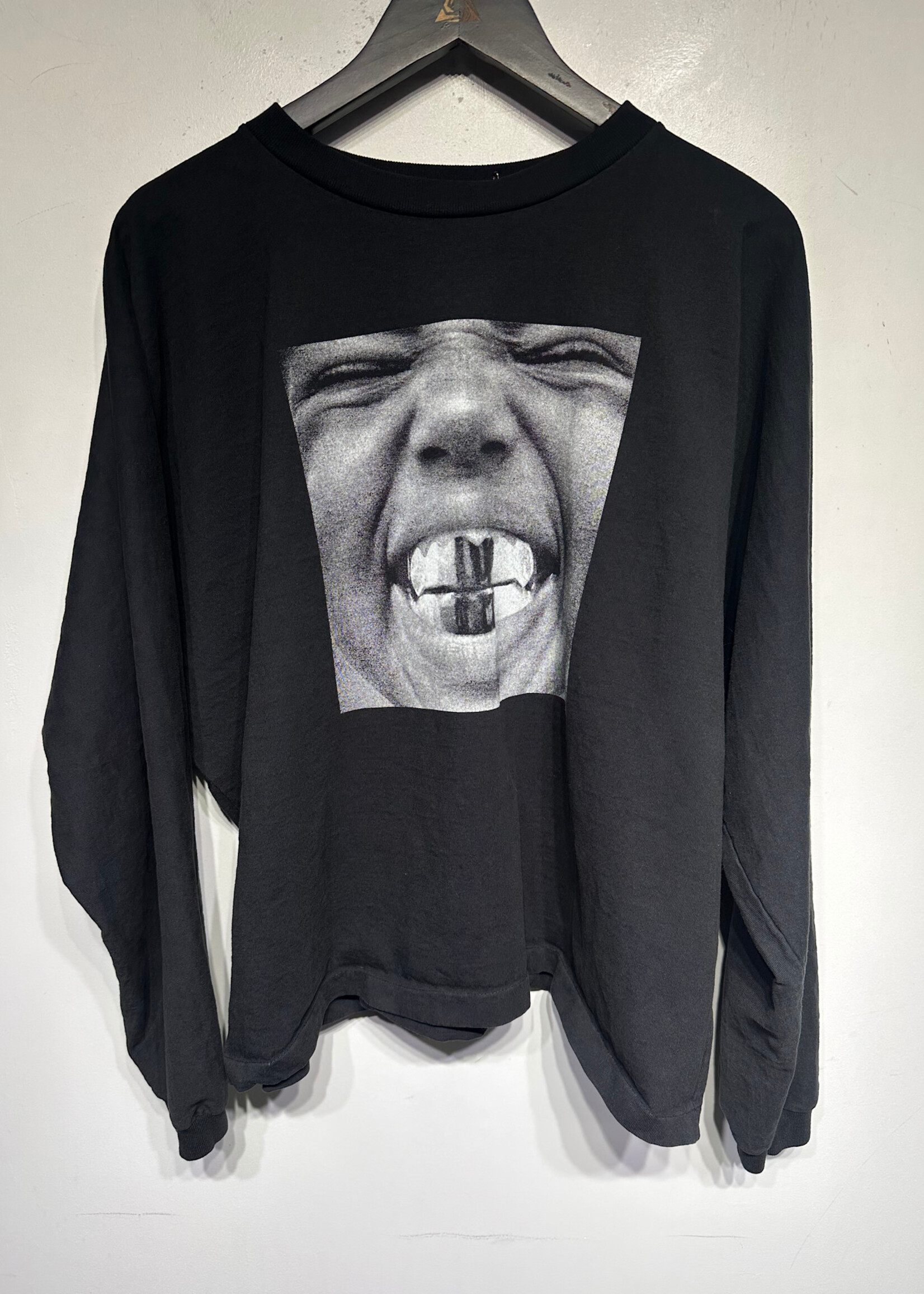 YZY Bully Graphic Black LS S