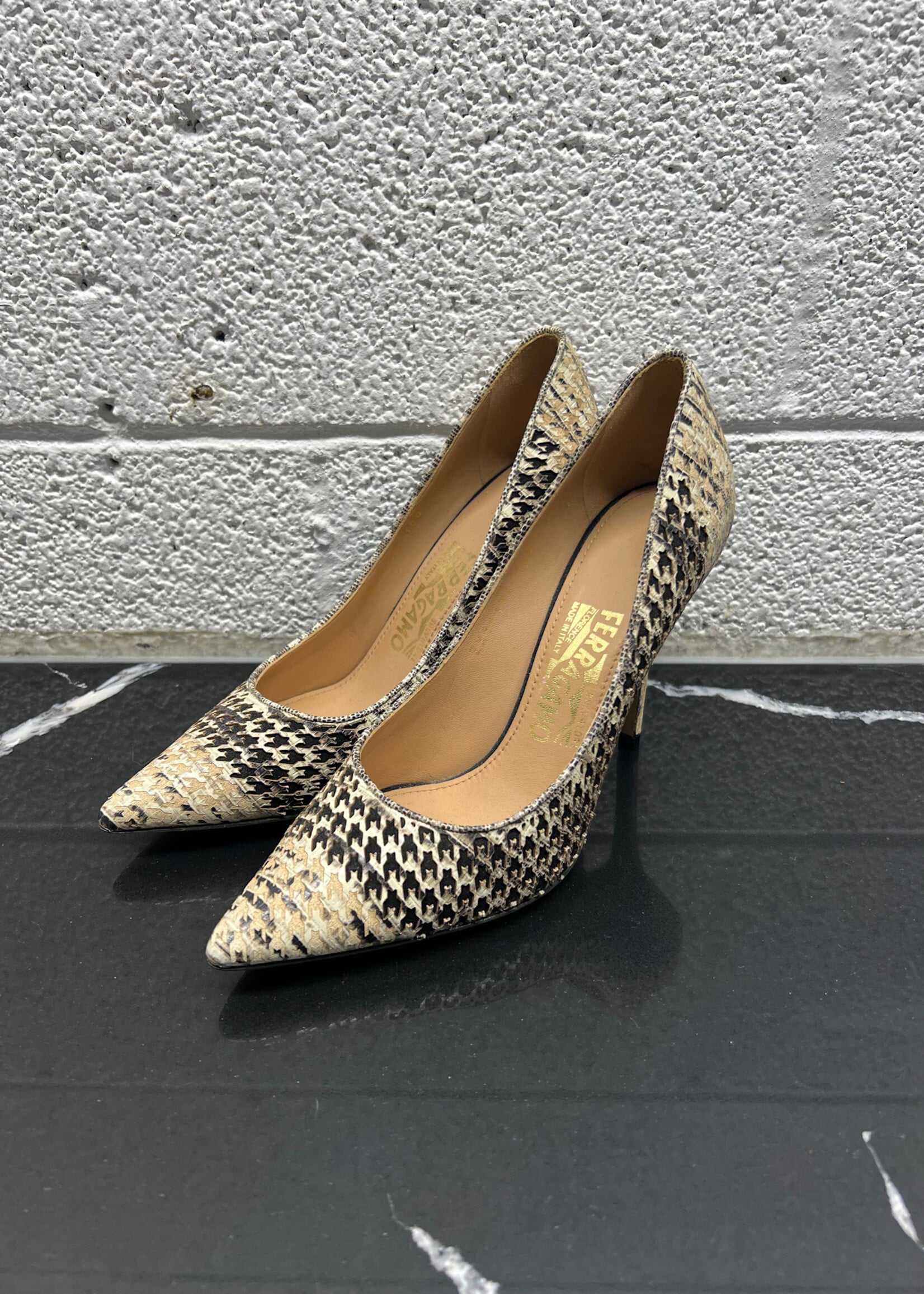 Ferragamo Black Beige Printed Heel 6.5
