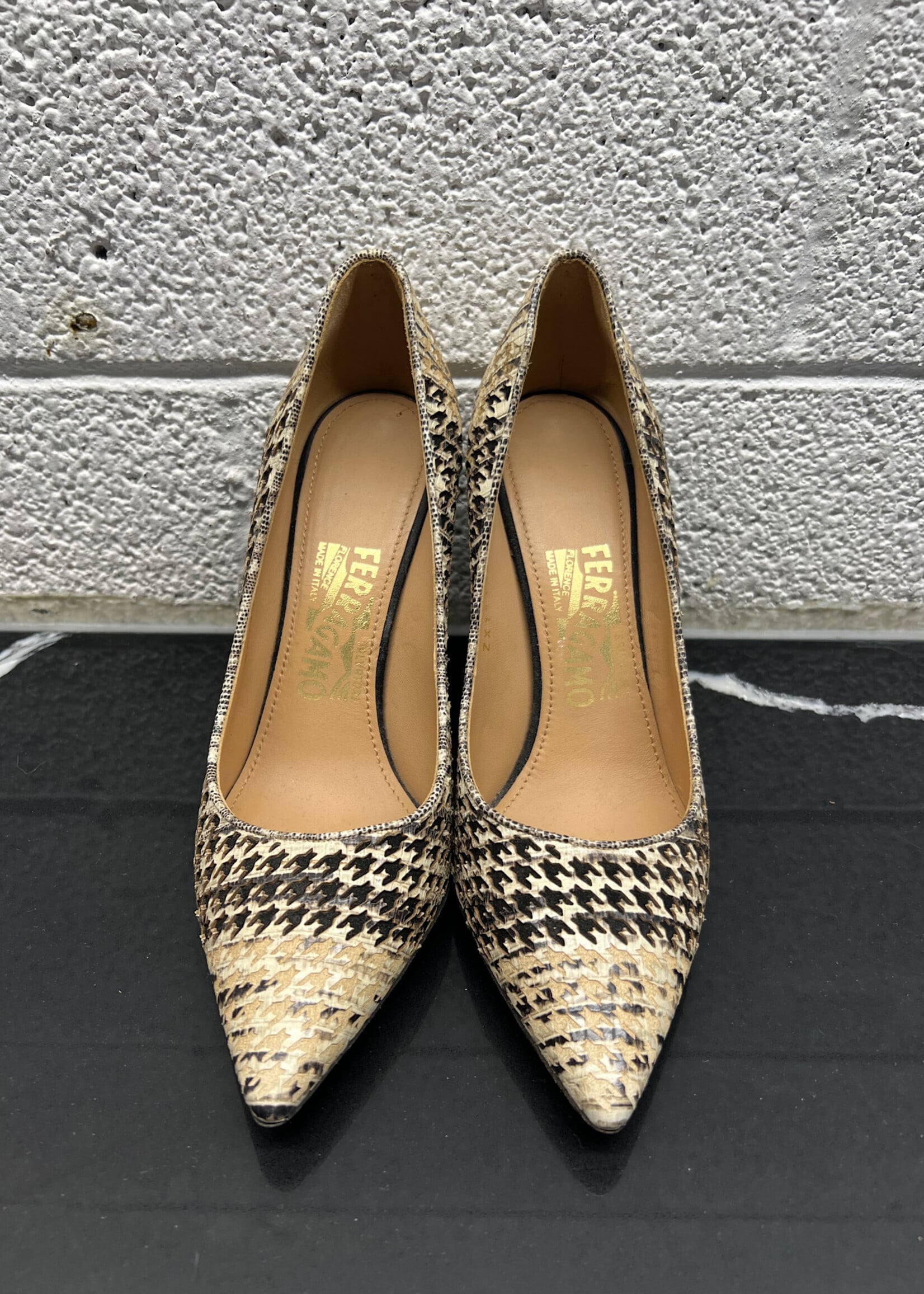 Ferragamo Black Beige Printed Heel 6.5