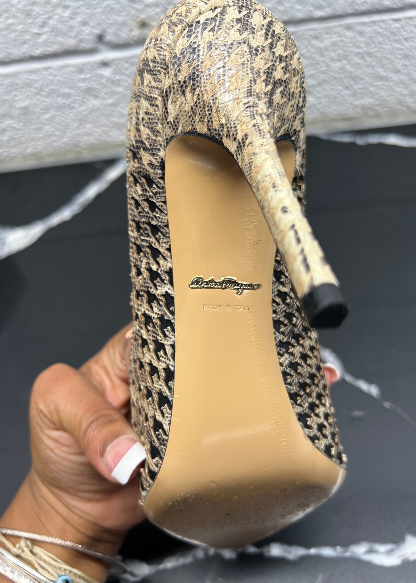 Ferragamo Black Beige Printed Heel 6.5