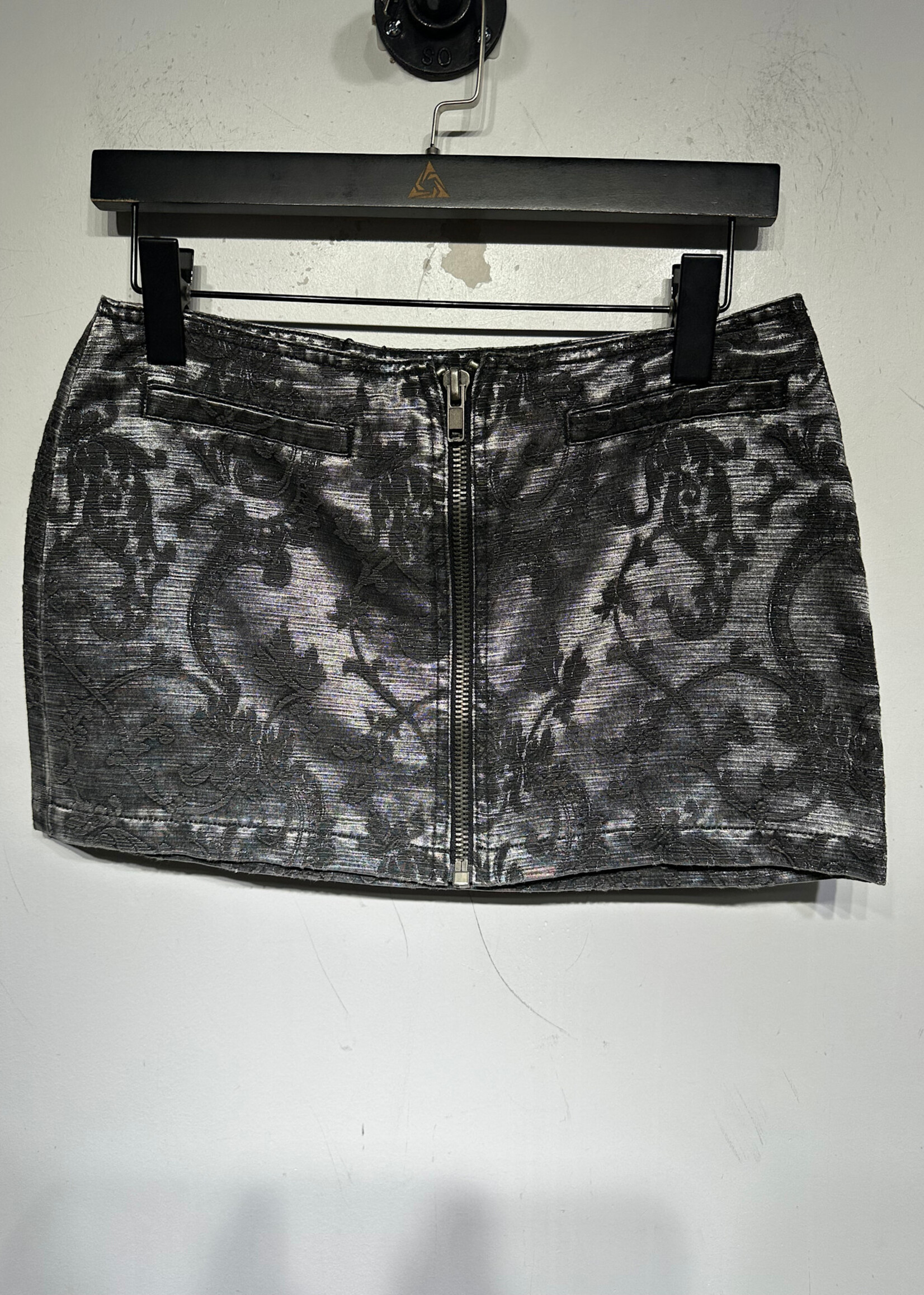 Guess Collection Grey Floral Mini Zipper Skirt 26