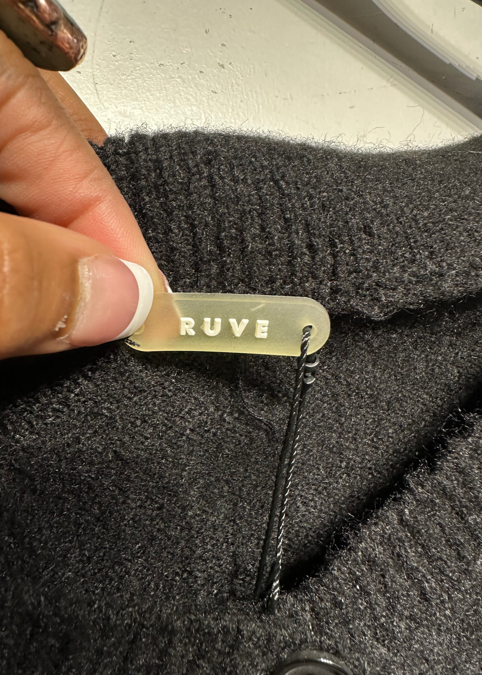 Ruve Black Asymmetrical Knit LS S