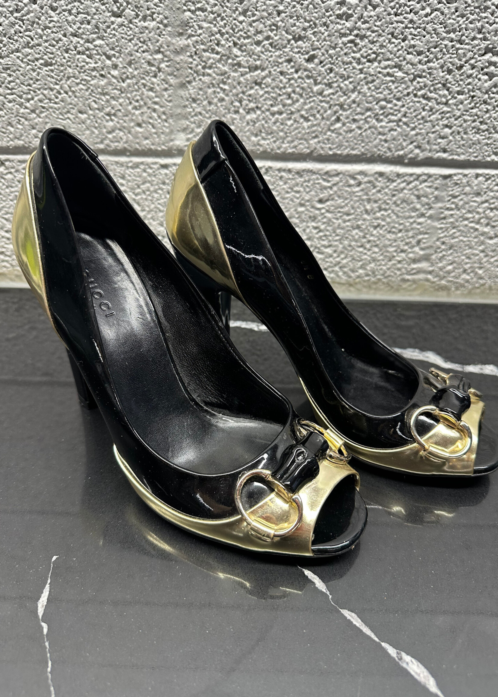 Gucci Black and Gold Patent Leather Heels Horsebit 6.5