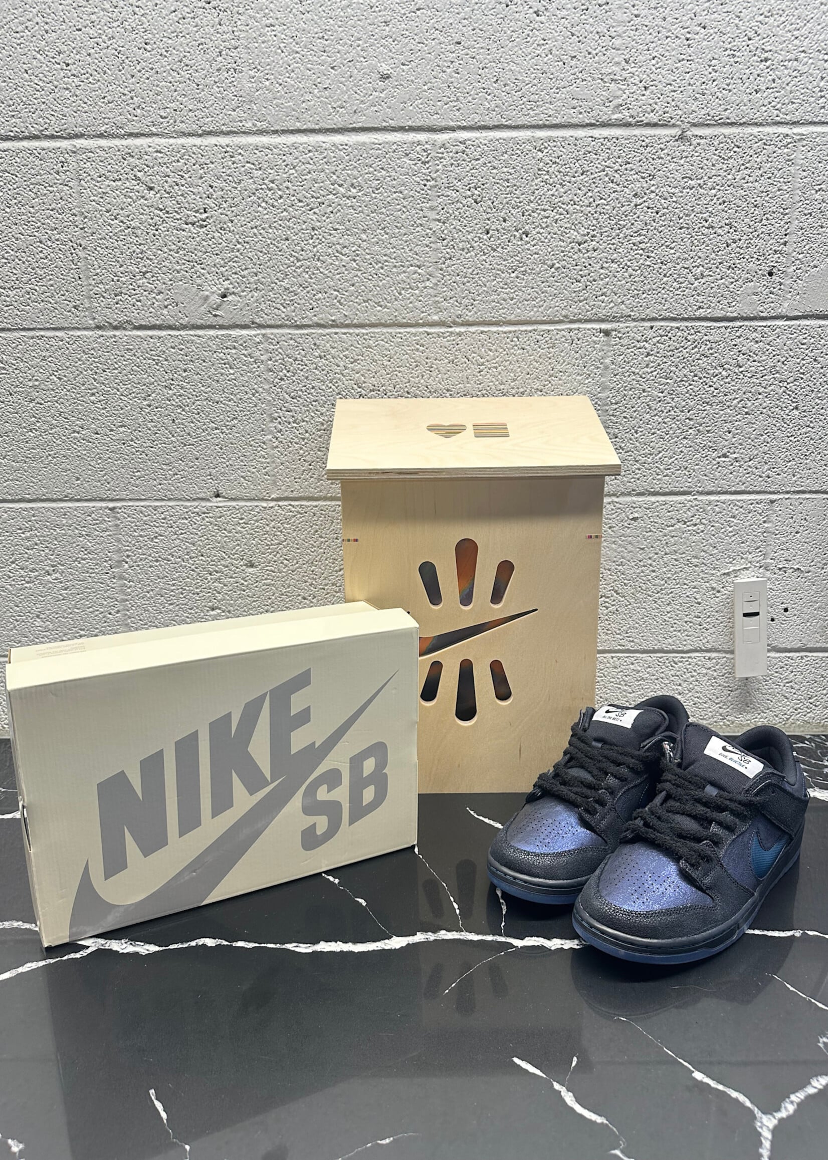 Nike SB Blue Tile Friends & Family Masc 12