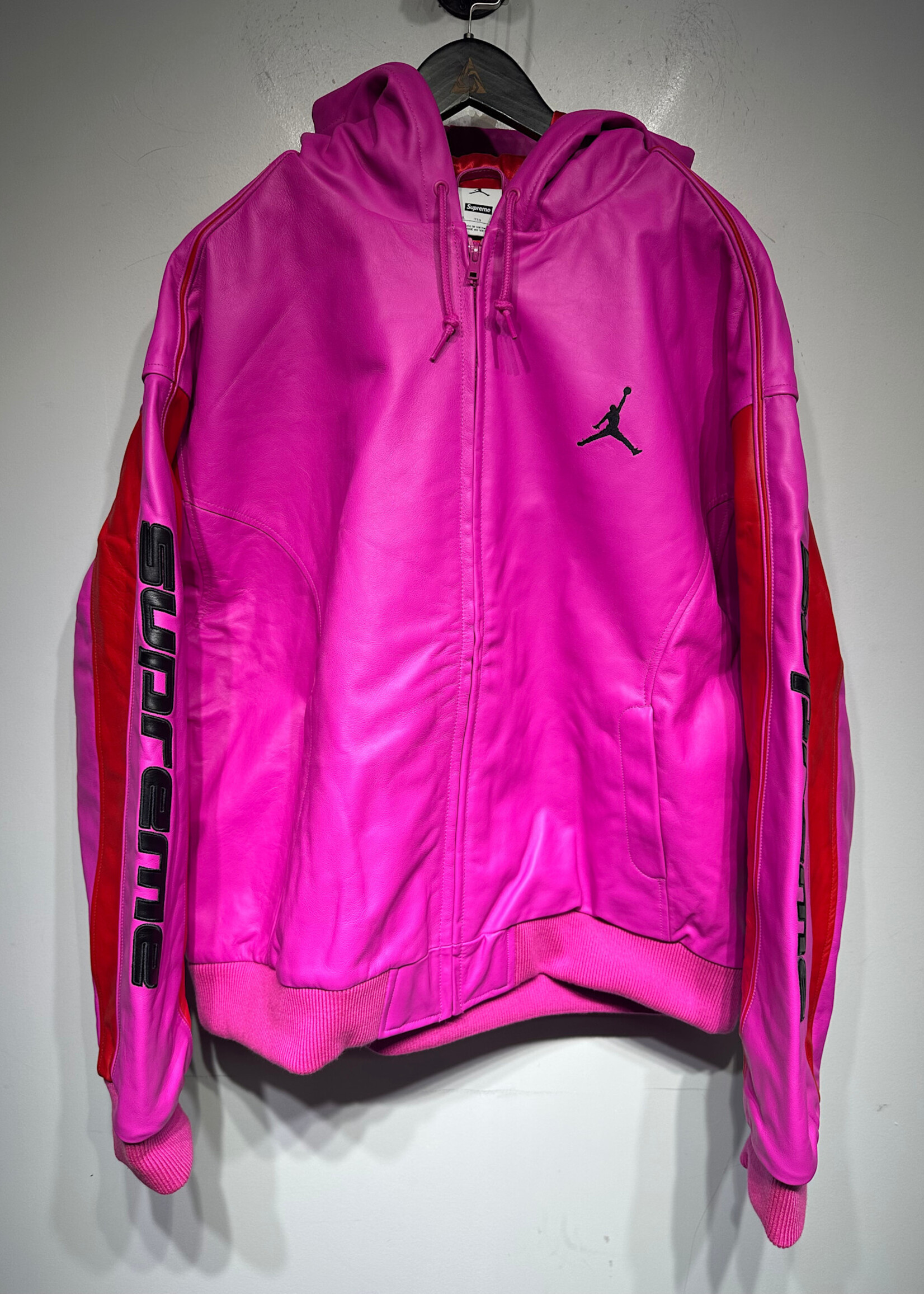 Supreme x Jordan Hooded Leather JKT Pink Masc XXL