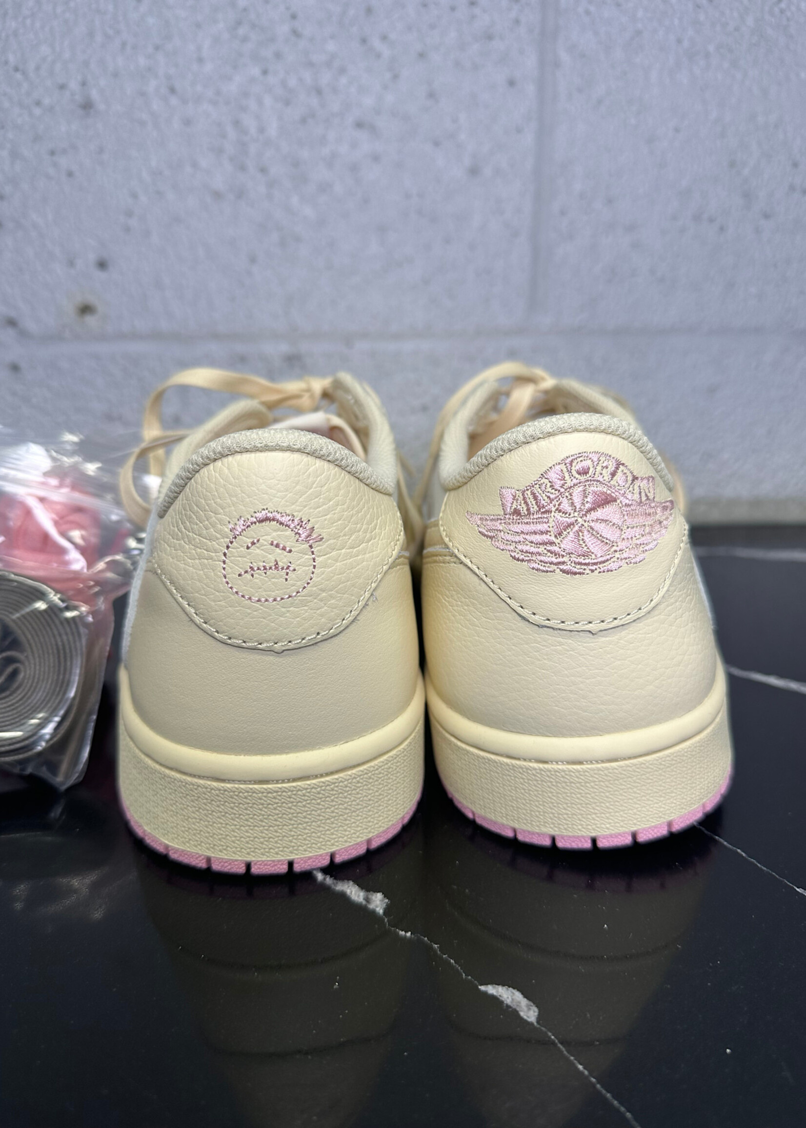 Jordan 1 Low x Travis Scott Shy Pink Masc 12