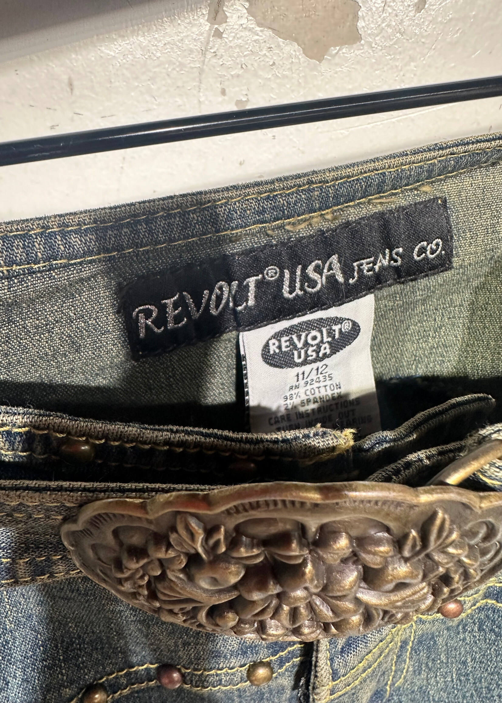 Revolt USA Studded Belted Y2K Jeans 11/Fem 31