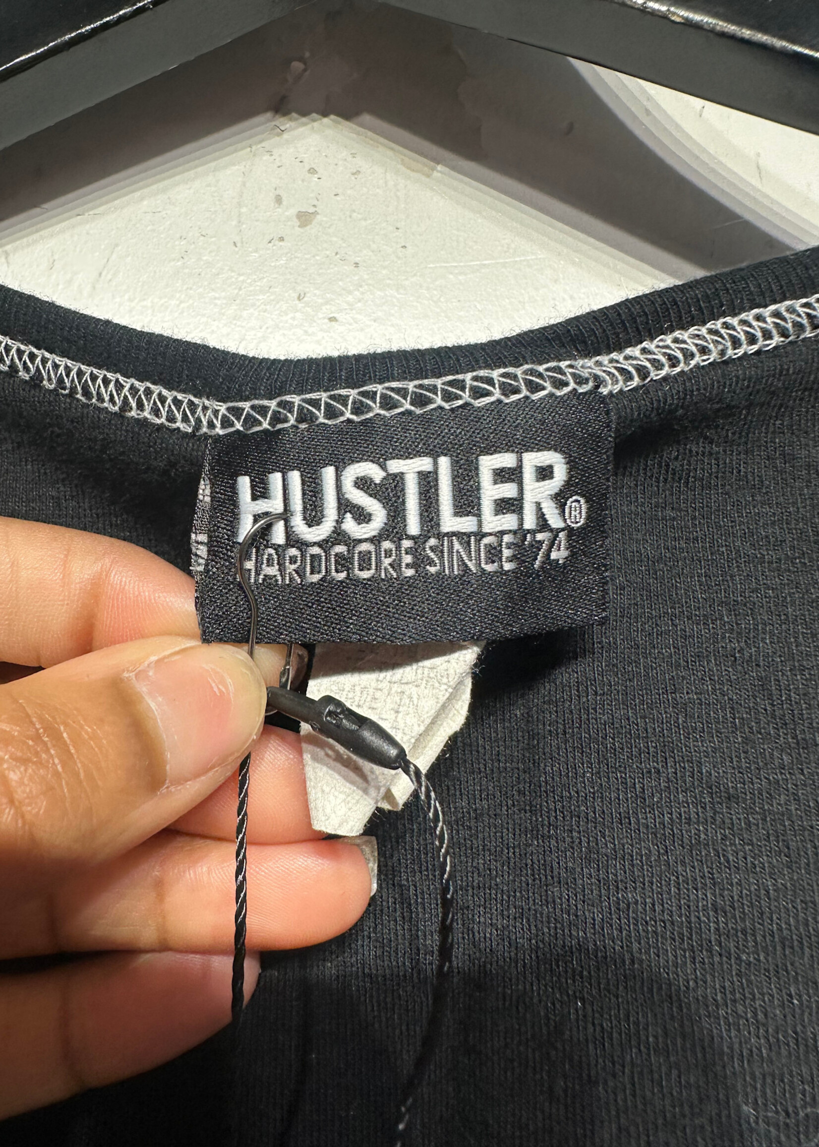 HUSTLER BLACK TANK GIRL GRAPHIC FEM M