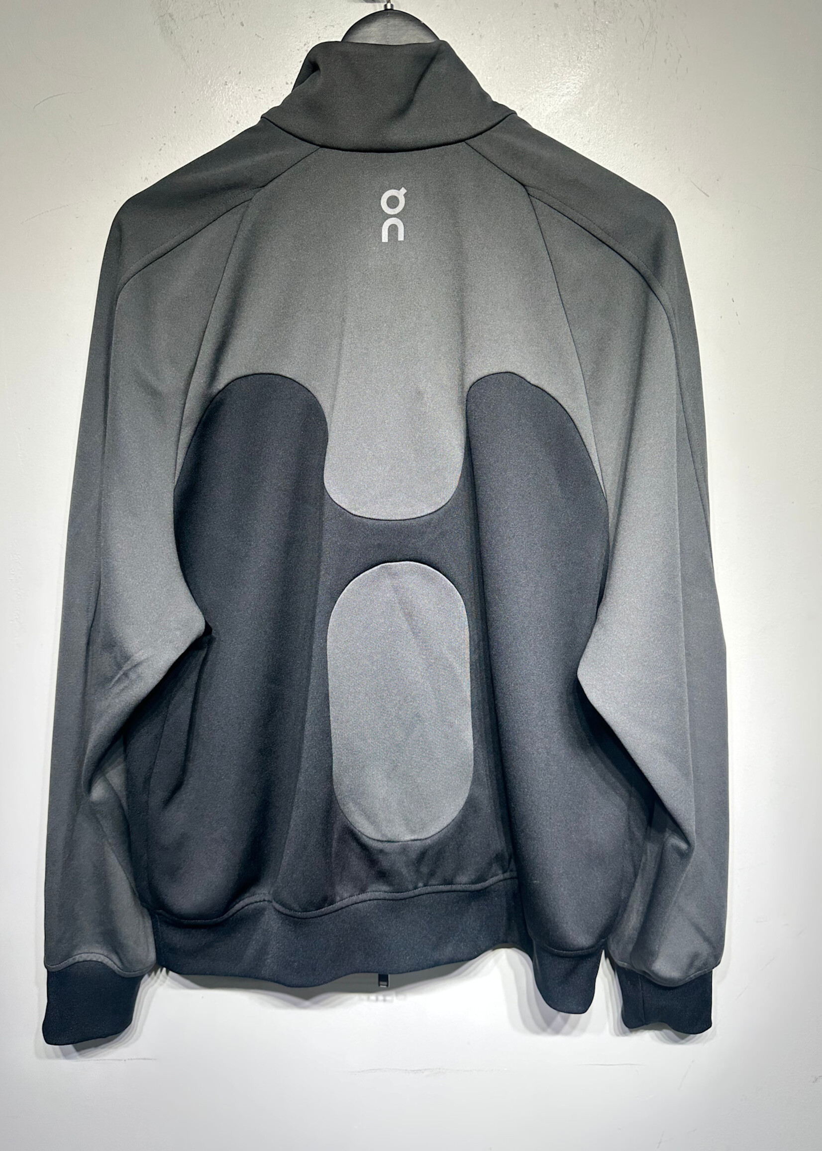 On Cloud Paneled Grey / Black Track Jacket Masc M