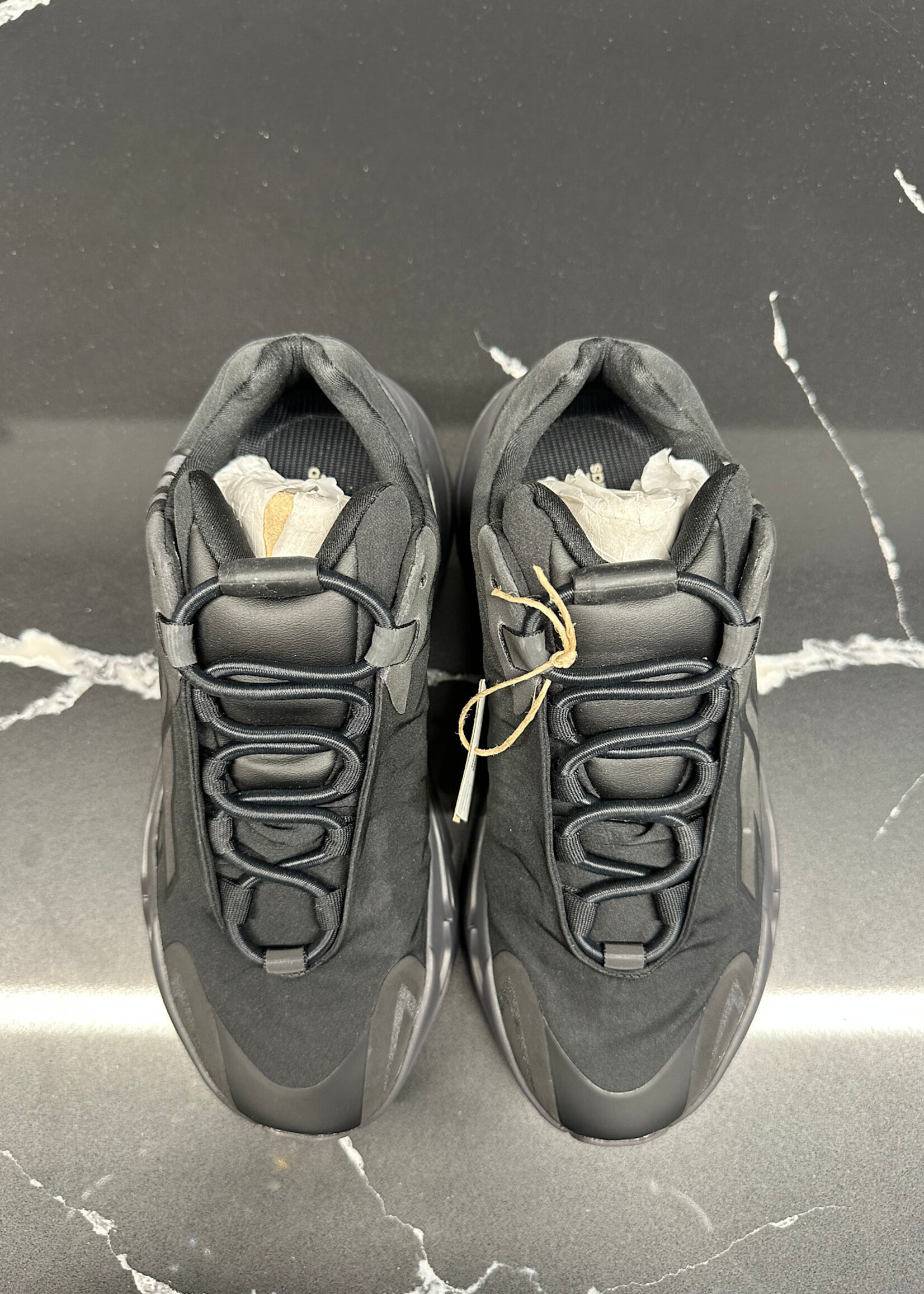 Yeezy 700 MNVM Tripple Black Sneaker 5.5 Fem