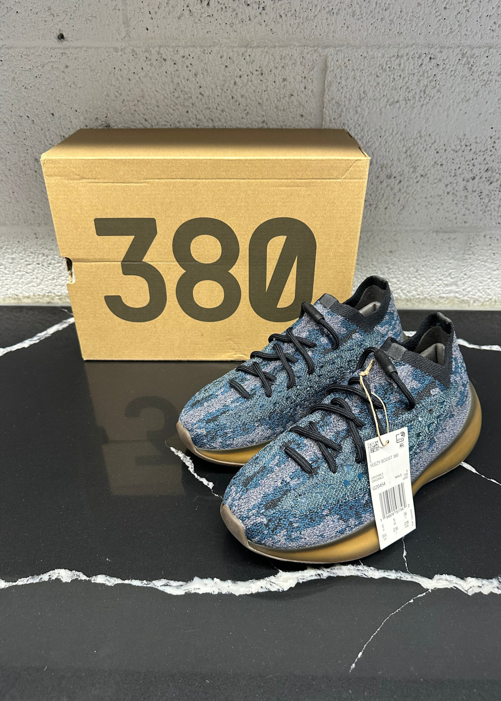 Yeezy 380 Boosts Covell Blue Sneakers 5.5 Fem