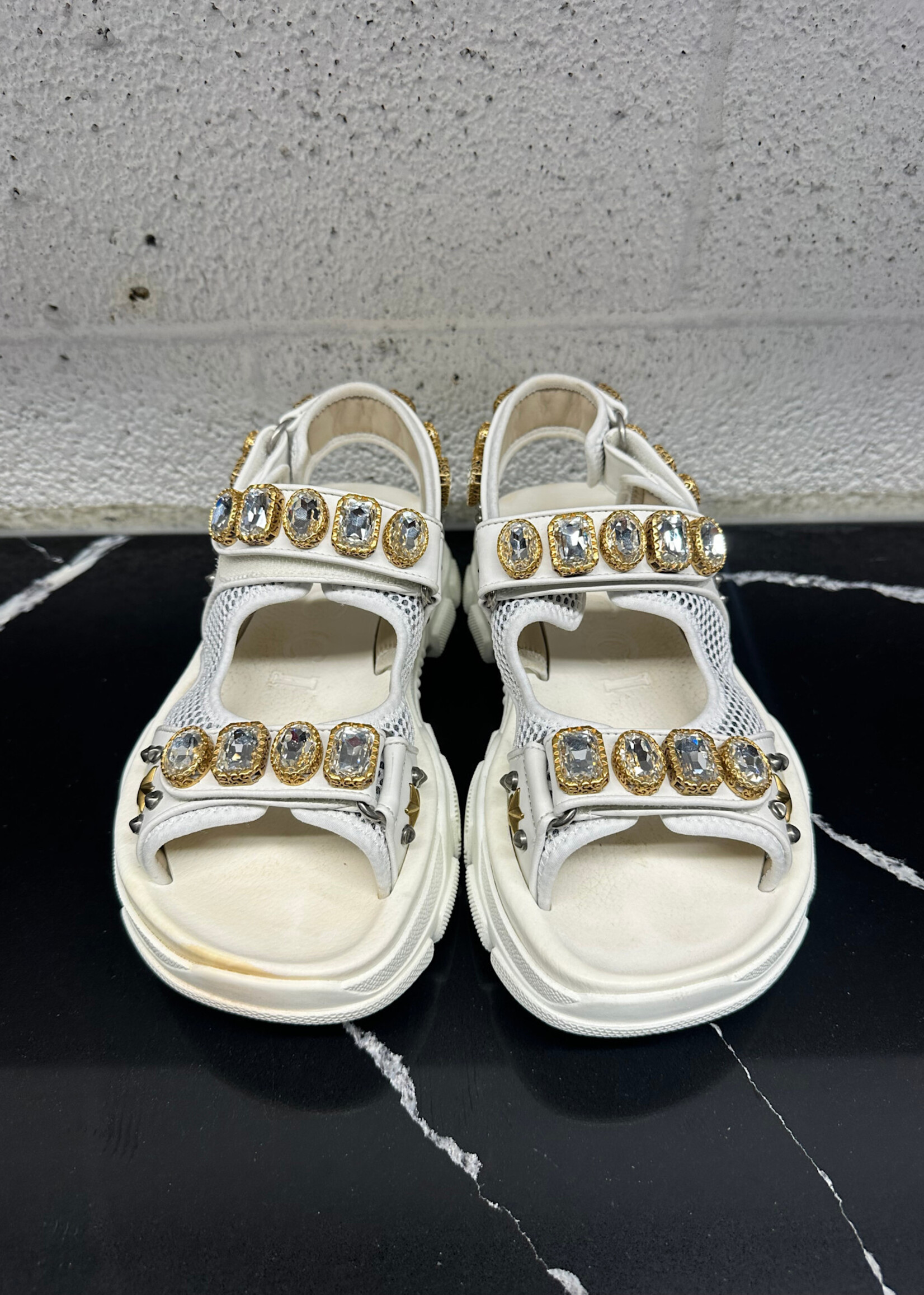 Gucci Aguru Crystal White Sandals 38/7.5 Fem