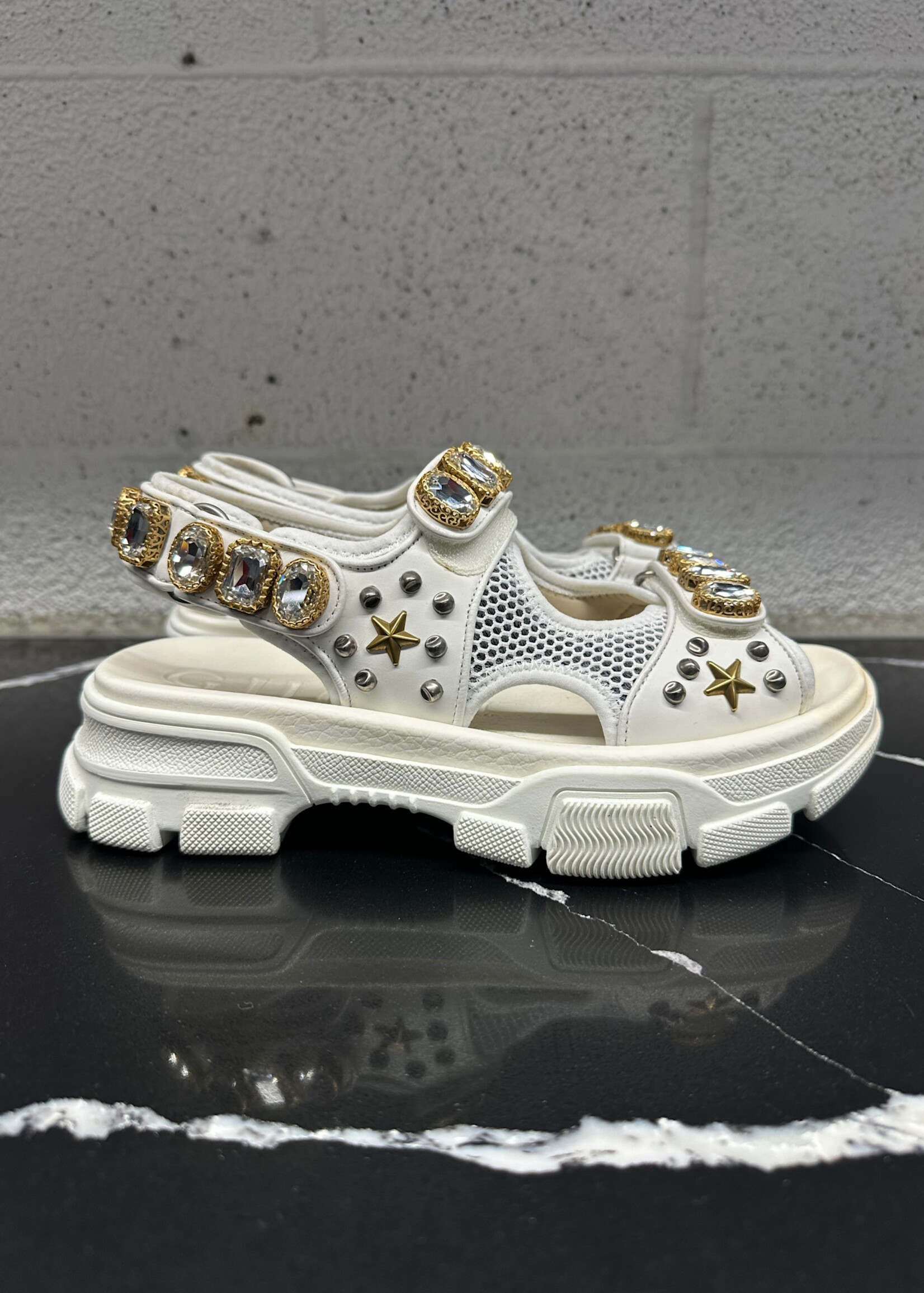 Gucci Aguru Crystal White Sandals 38/7.5 Fem